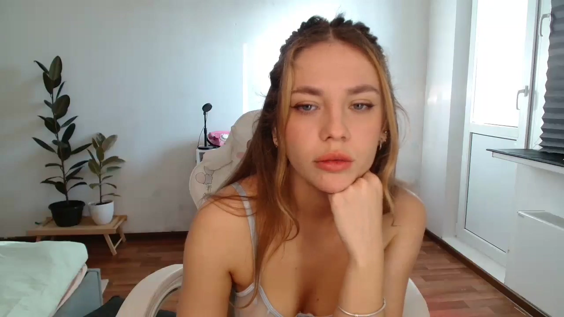 Gallery image thumbnail from FunnyMinni's myfreecams stream on, 10/20/2025, 05:39 image 18 of 20