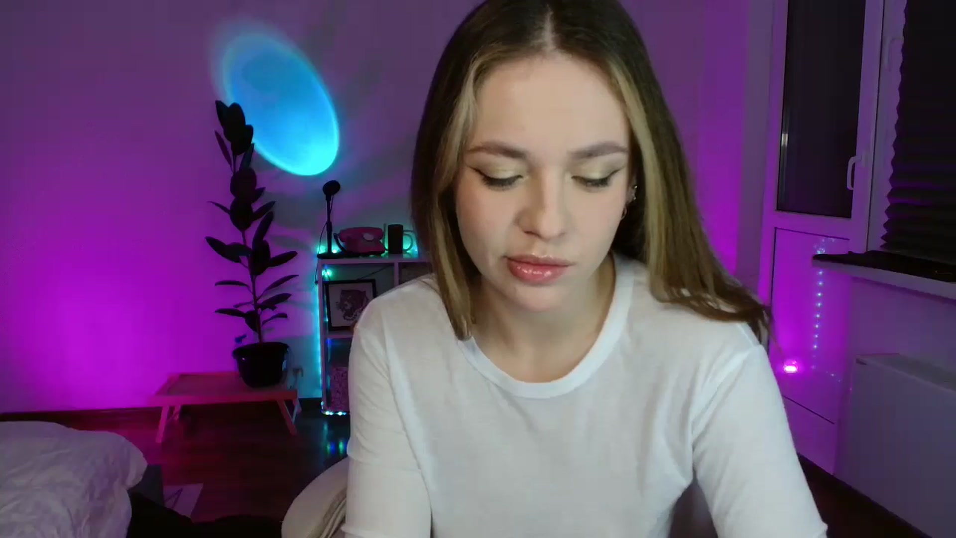 Gallery image thumbnail from FunnyMinni's myfreecams stream on, 10/23/2025, 18:37 image 2 of 20