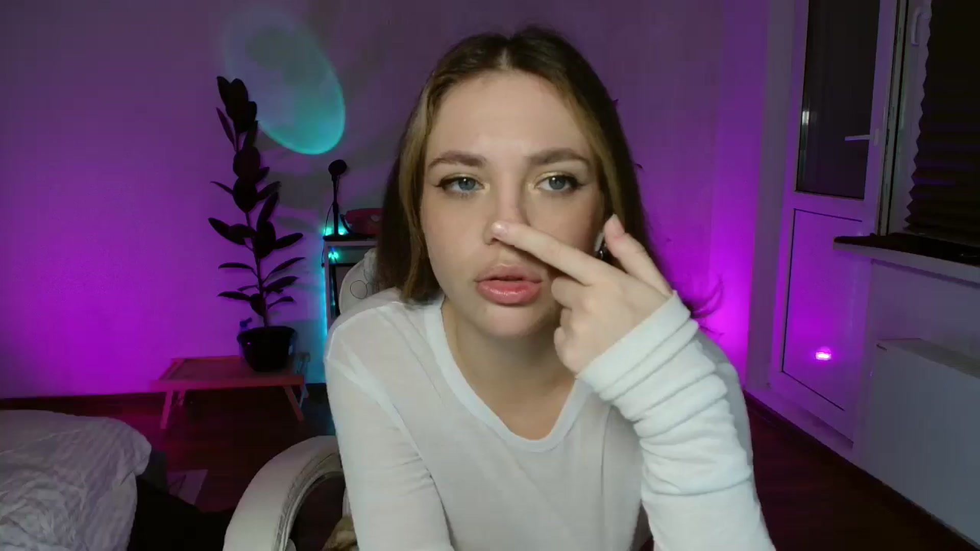 Gallery image thumbnail from FunnyMinni's myfreecams stream on, 10/23/2025, 20:17 image 17 of 20