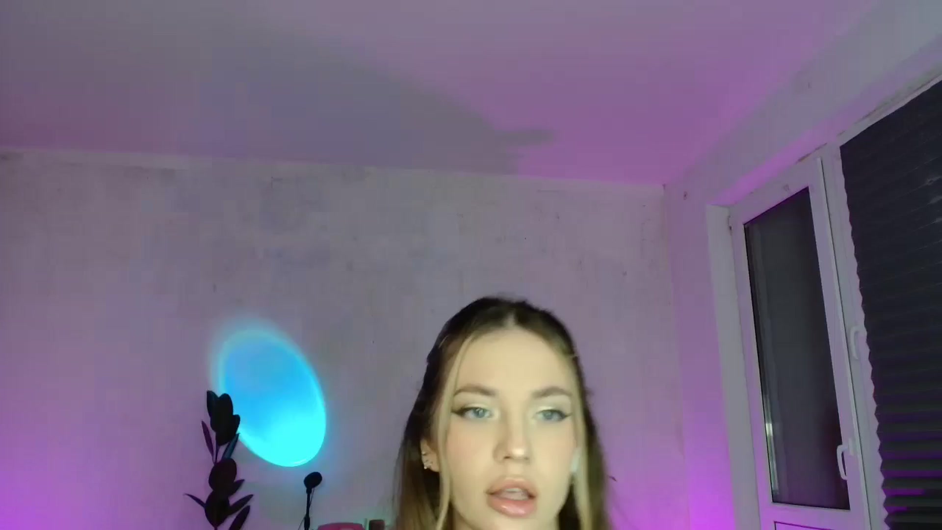 Gallery image thumbnail from FunnyMinni's myfreecams stream on, 10/24/2025, 18:06 image 3 of 20