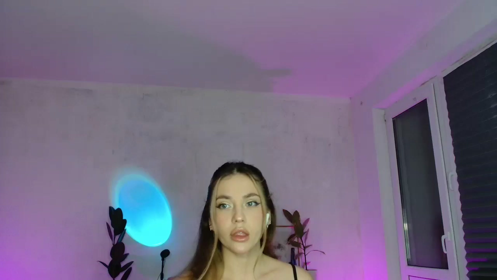 Gallery image thumbnail from FunnyMinni's myfreecams stream on, 10/24/2025, 18:06 image 4 of 20