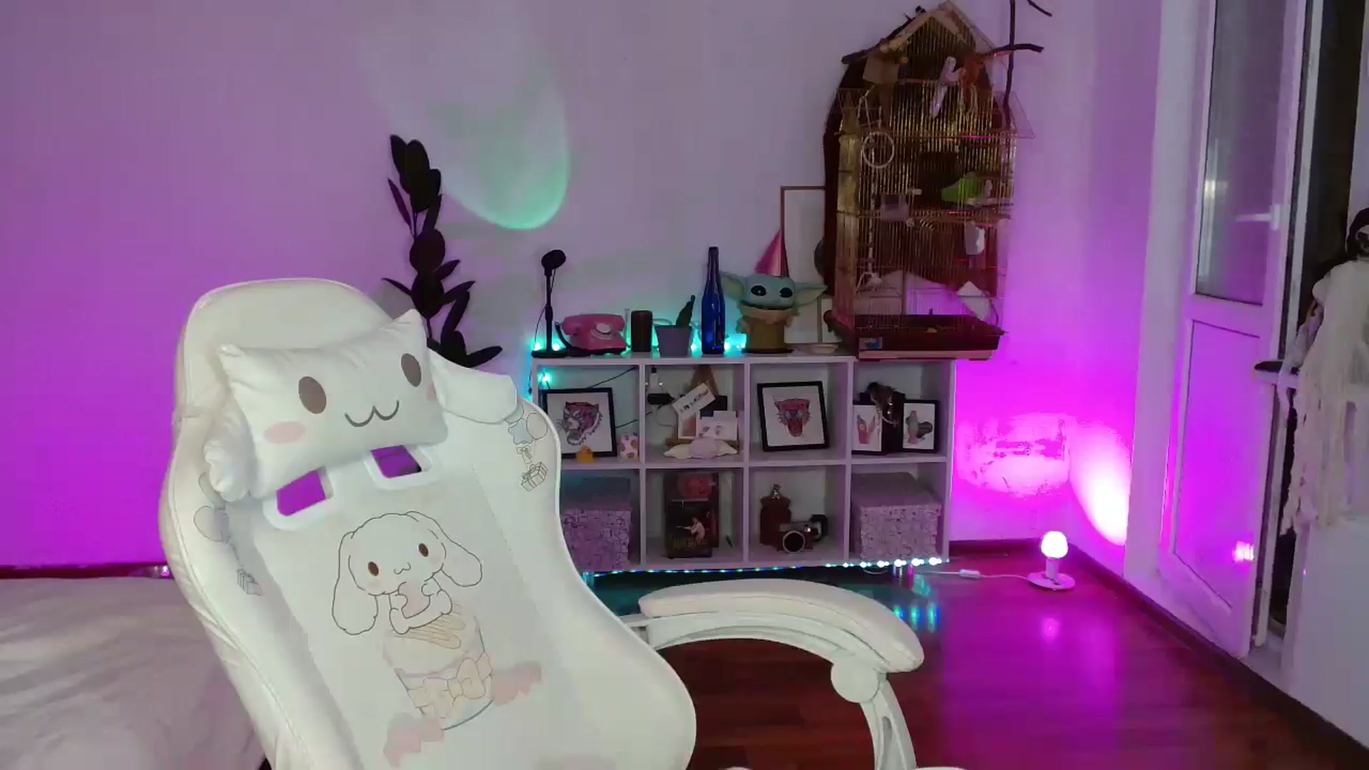 Gallery image thumbnail from FunnyMinni's myfreecams stream on, 10/27/2025, 19:40 image 6 of 20