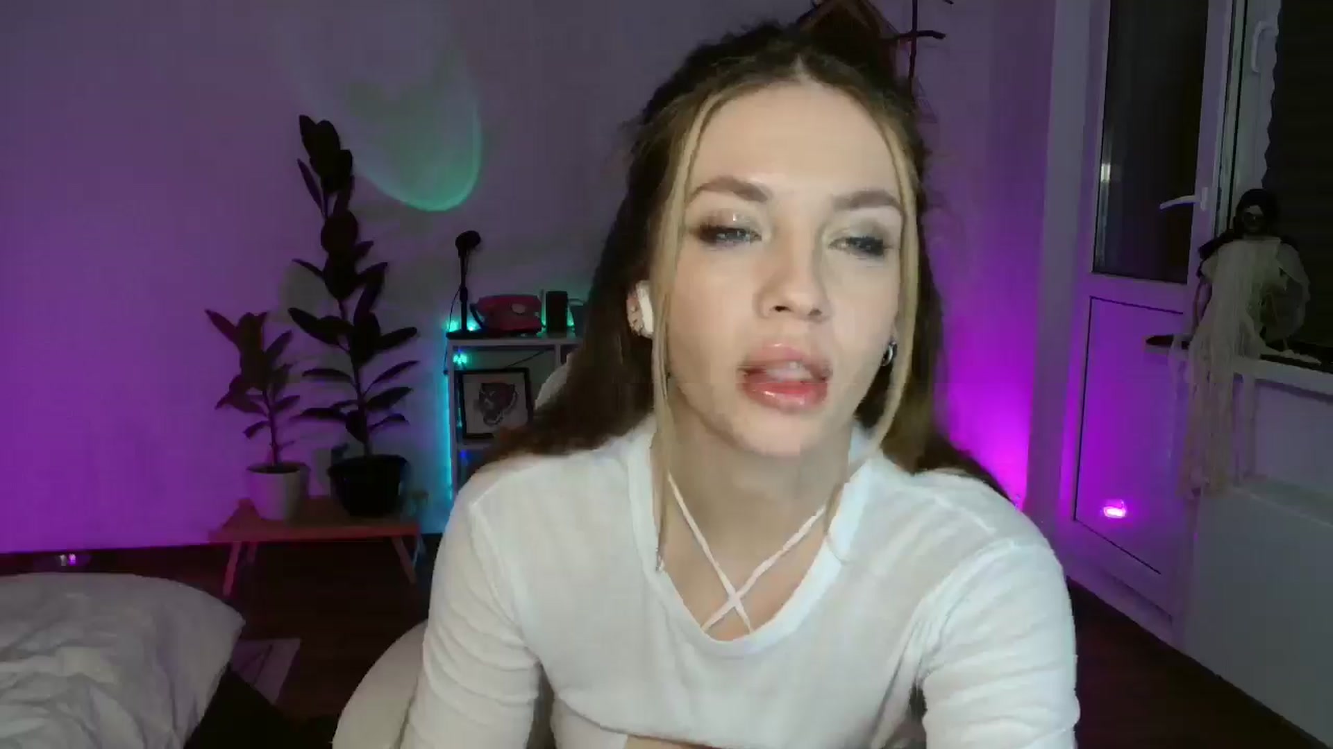 Gallery image thumbnail from FunnyMinni's myfreecams stream on, 10/27/2025, 20:38 image 5 of 20