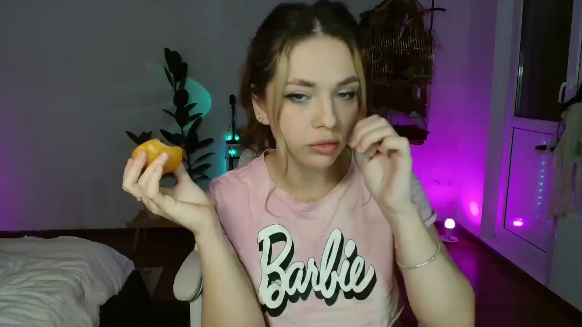 Gallery image thumbnail from FunnyMinni's myfreecams stream on, 10/29/2025, 20:36 image 2 of 20