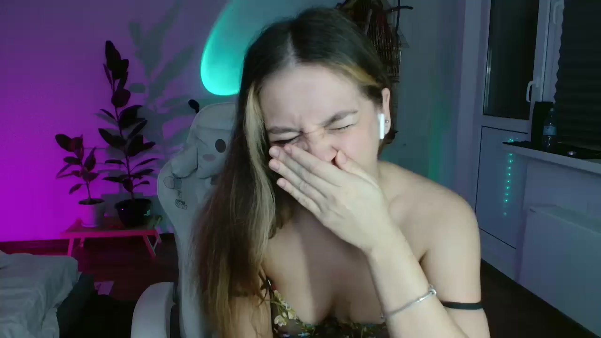 Gallery image thumbnail from FunnyMinni's myfreecams stream on, 11/05/2025, 18:44 image 14 of 20