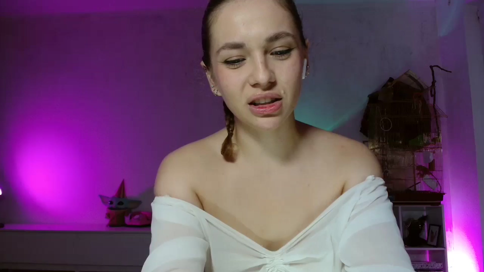 Gallery image thumbnail from FunnyMinni's myfreecams stream on, 11/08/2025, 20:16 image 15 of 20