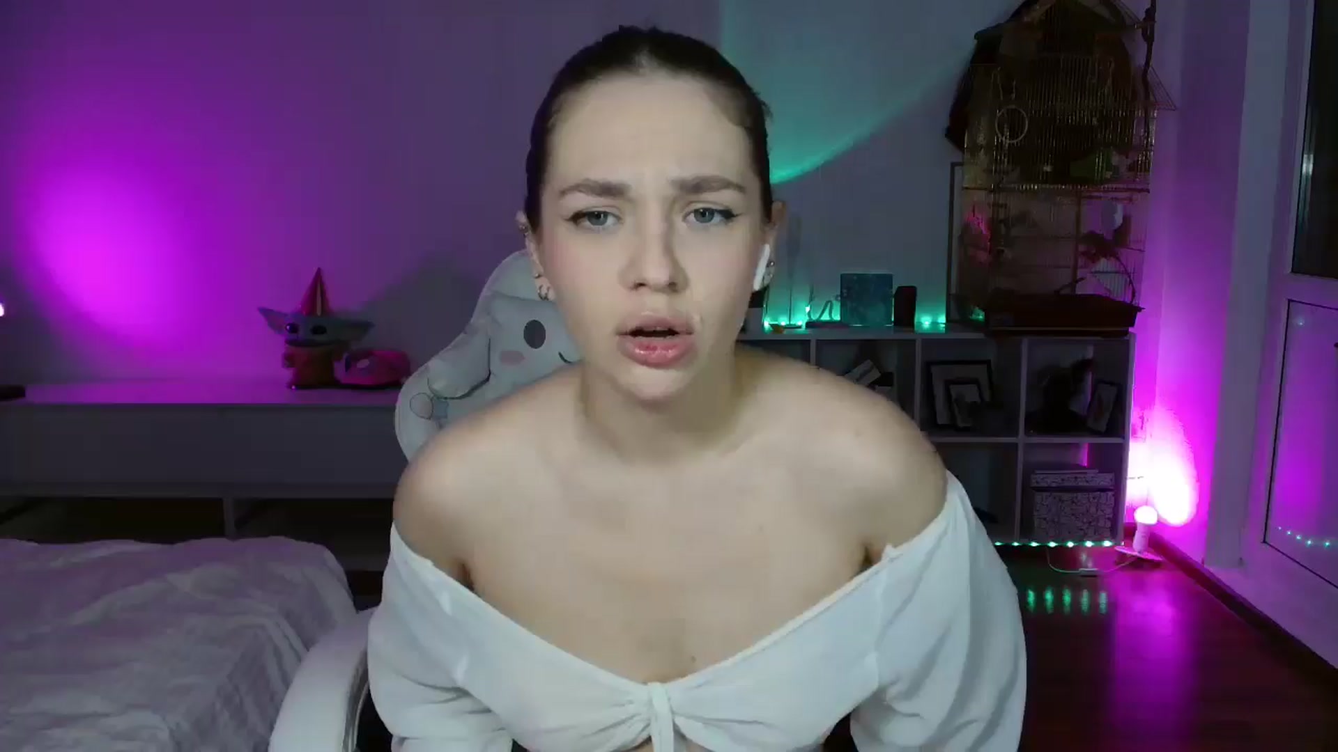 Gallery image thumbnail from FunnyMinni's myfreecams stream on, 11/08/2025, 20:16 image 6 of 20