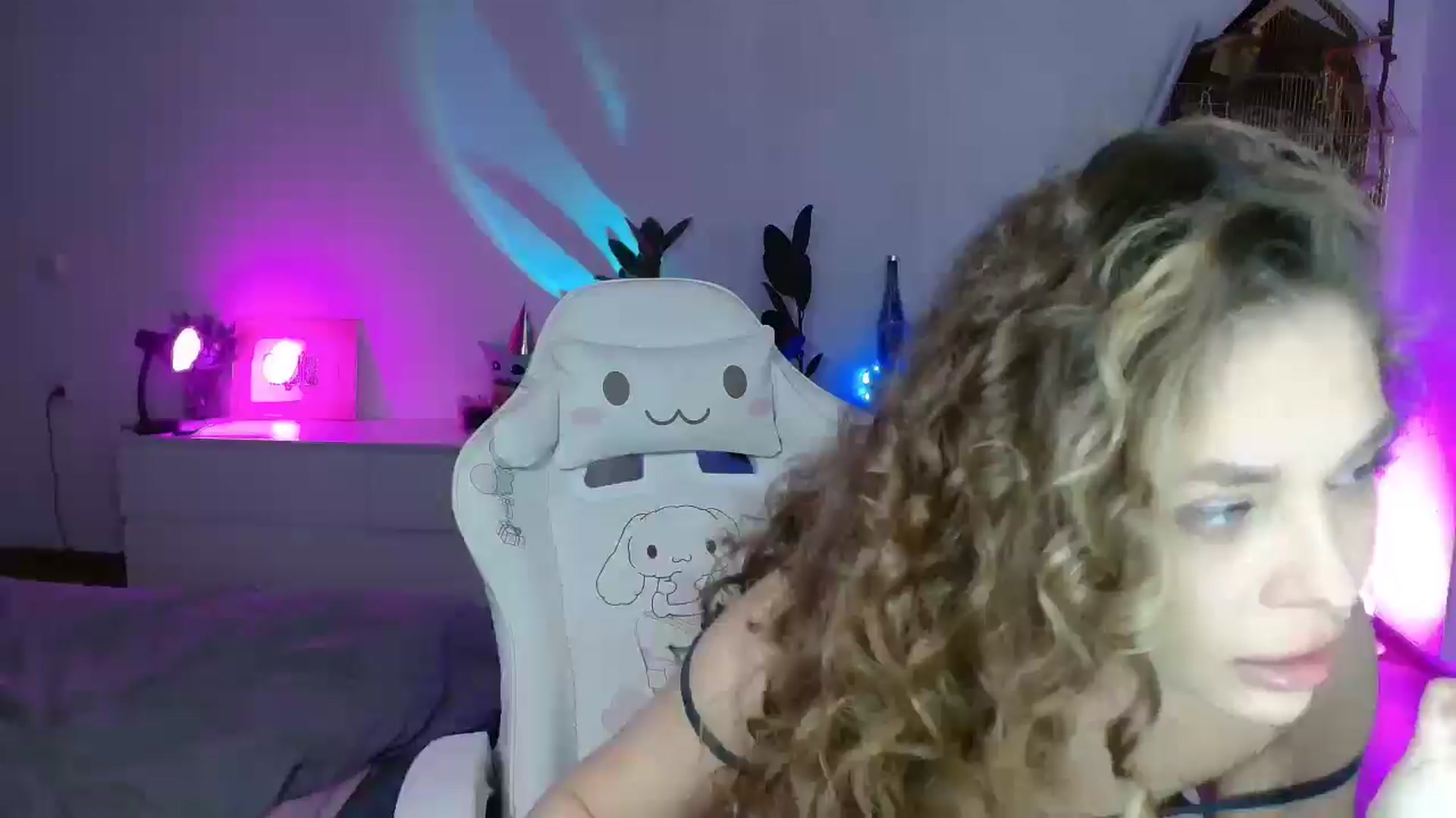 Gallery image thumbnail from FunnyMinni's myfreecams stream on, 11/12/2025, 20:41 image 6 of 20