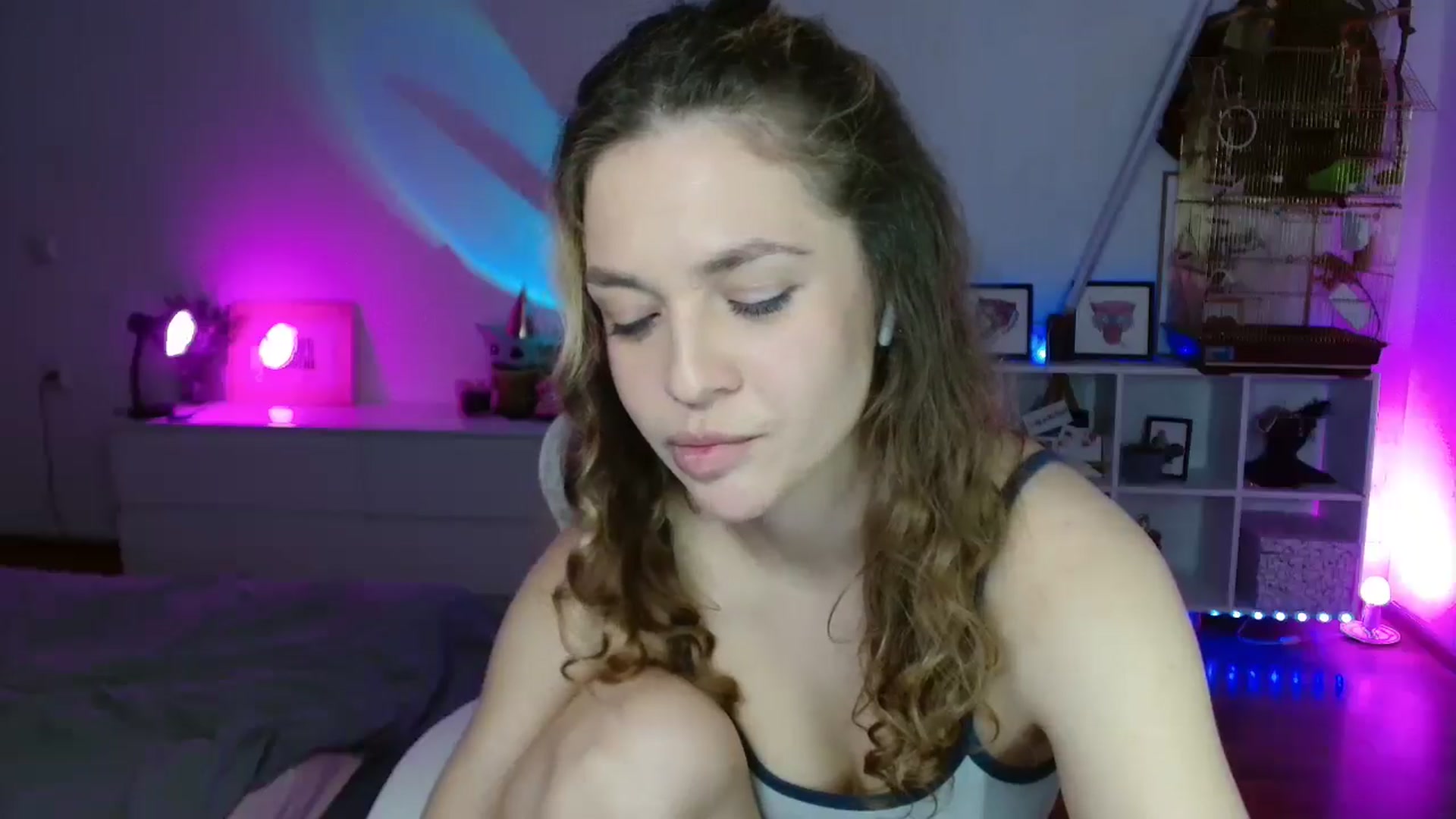 Gallery image thumbnail from FunnyMinni's myfreecams stream on, 11/12/2025, 20:41 image 19 of 20