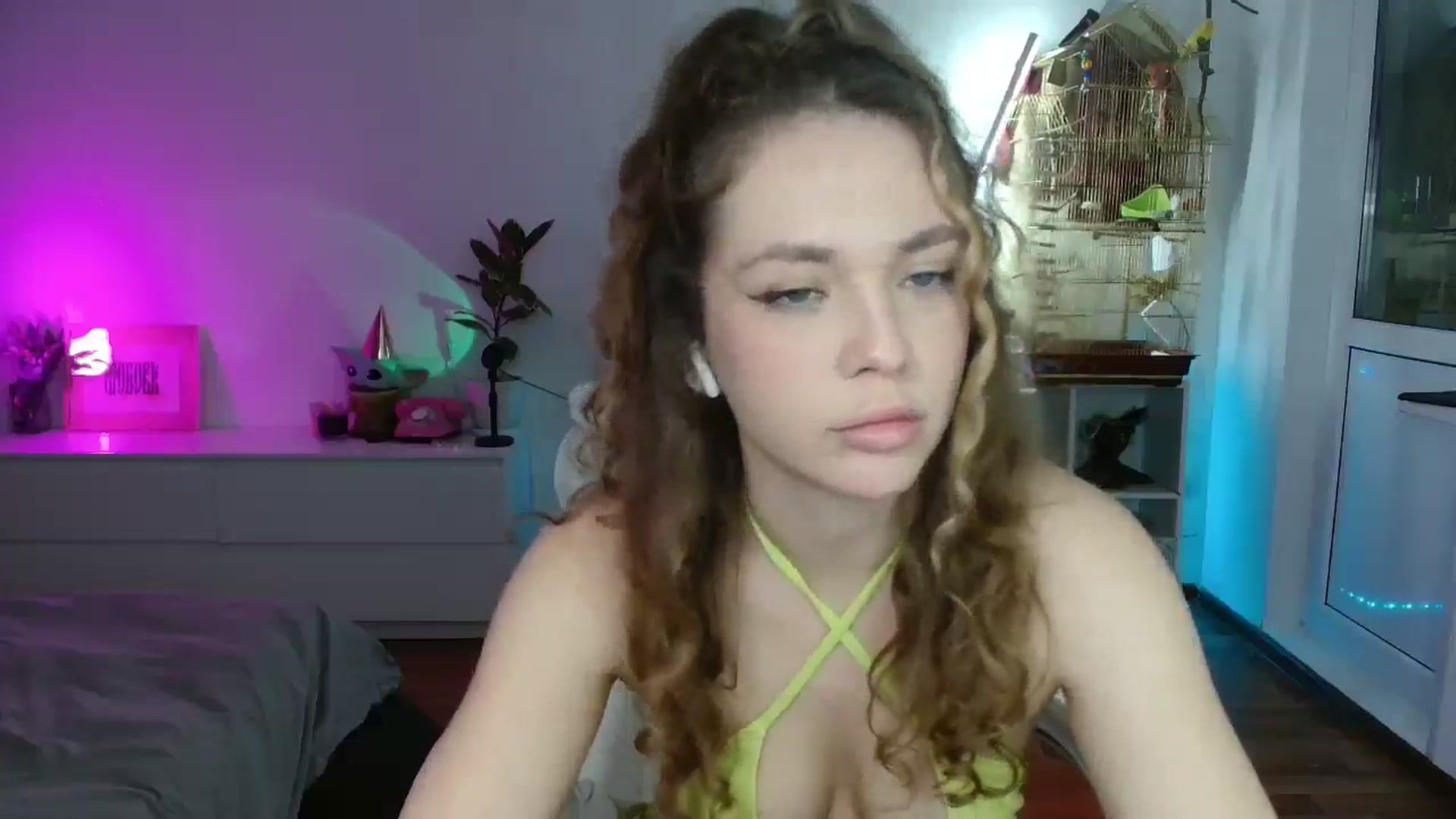 Gallery image thumbnail from FunnyMinni's myfreecams stream on, 11/14/2025, 20:57 image 7 of 20