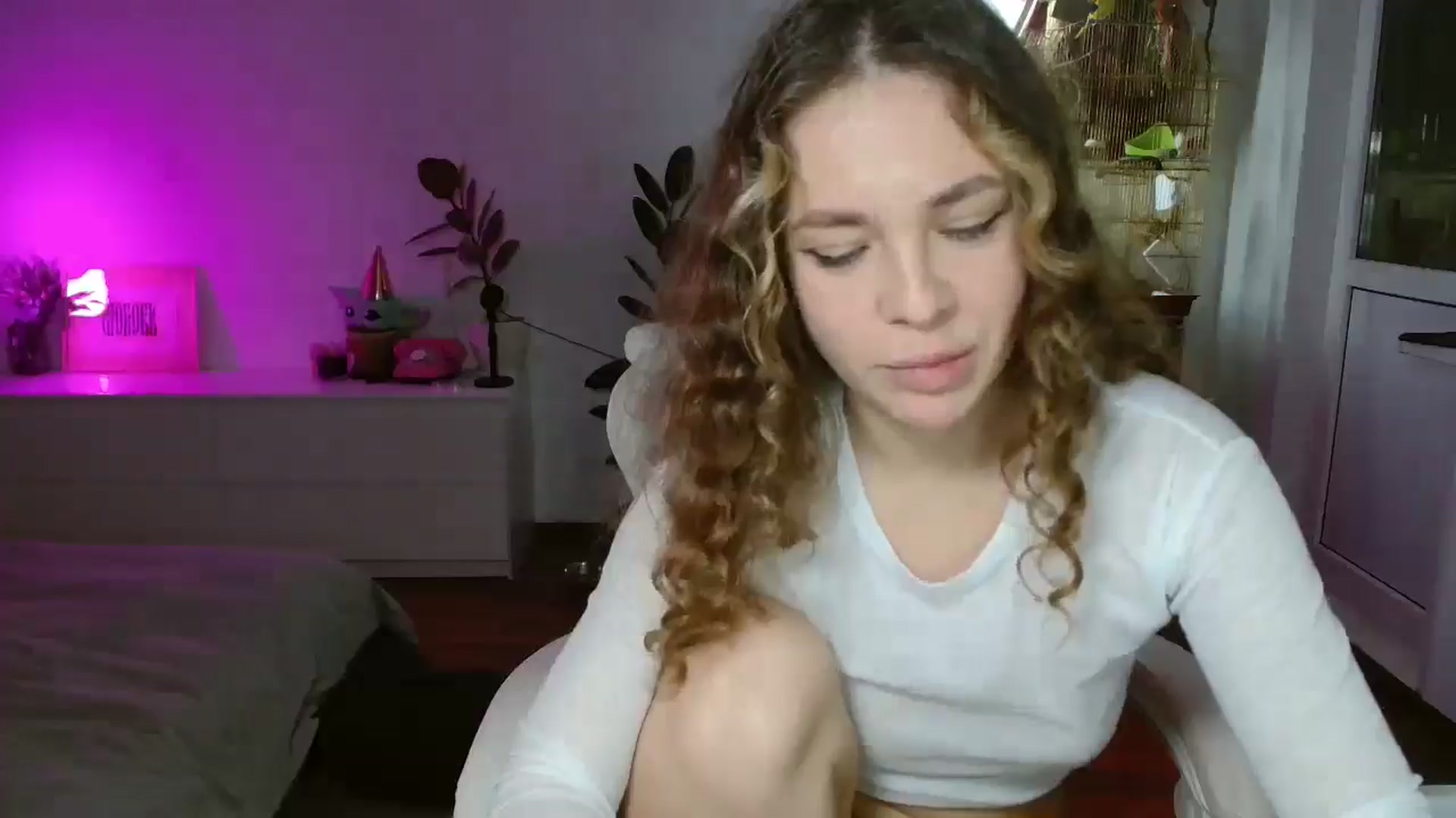Gallery image thumbnail from FunnyMinni's myfreecams stream on, 11/15/2025, 19:21 image 6 of 20