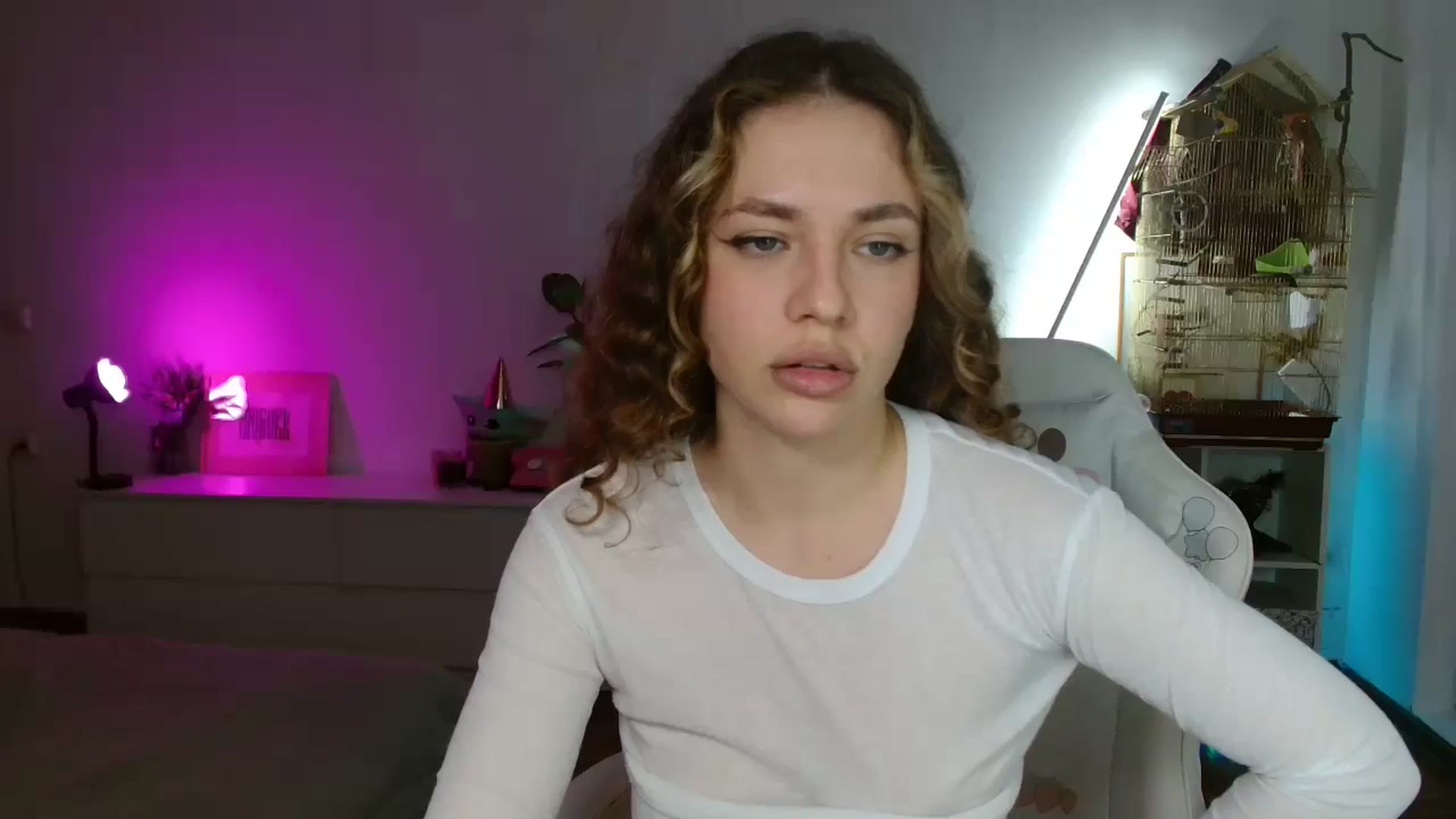 Gallery image thumbnail from FunnyMinni's myfreecams stream on, 11/15/2025, 20:55 image 15 of 20