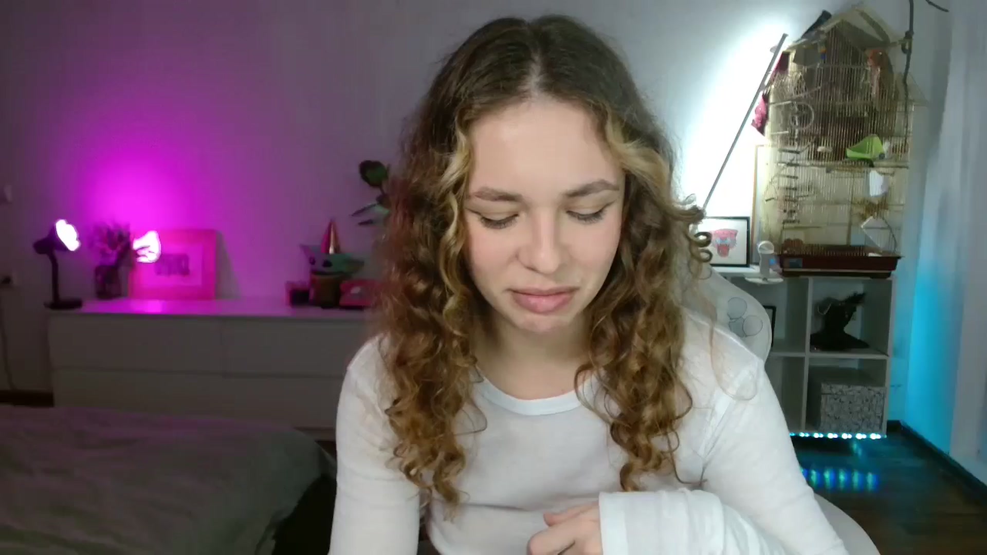 Gallery image thumbnail from FunnyMinni's myfreecams stream on, 11/15/2025, 20:55 image 13 of 20