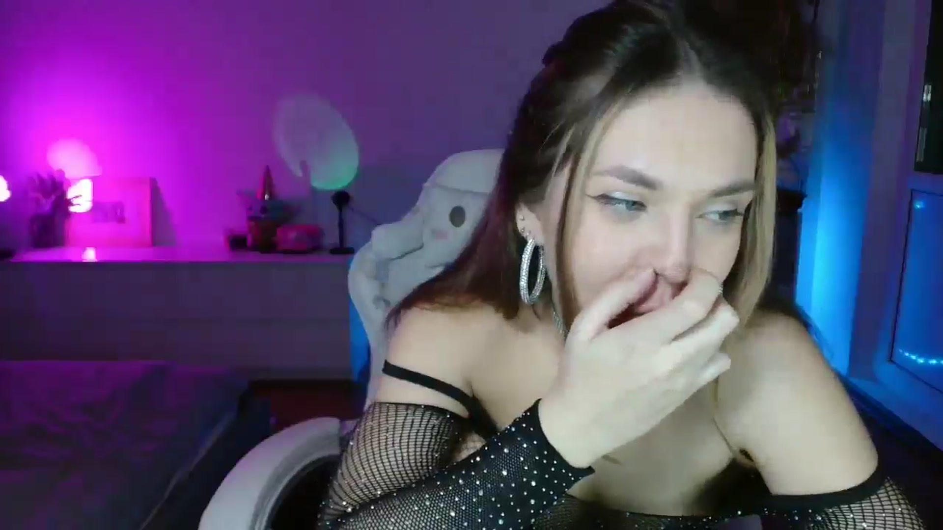Gallery image thumbnail from FunnyMinni's myfreecams stream on, 11/20/2025, 19:17 image 14 of 20