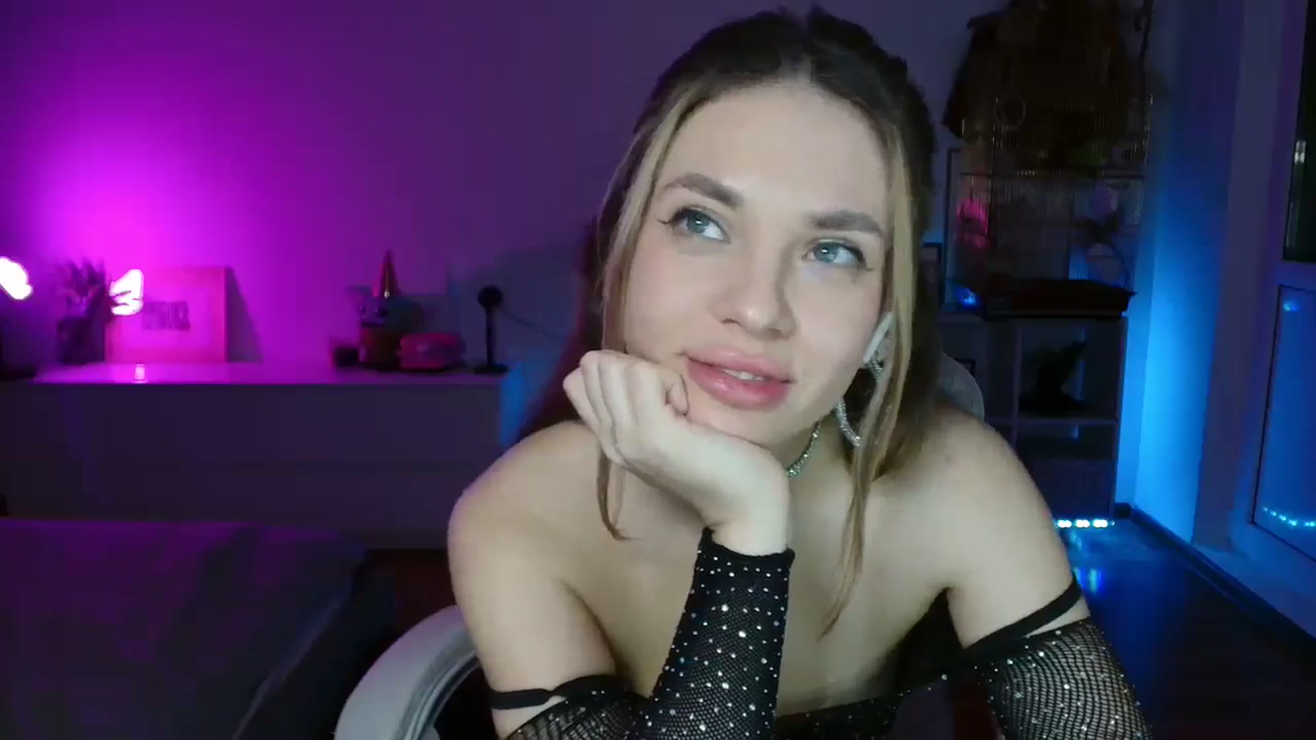 Gallery image thumbnail from FunnyMinni's myfreecams stream on, 11/20/2025, 19:17 image 8 of 20