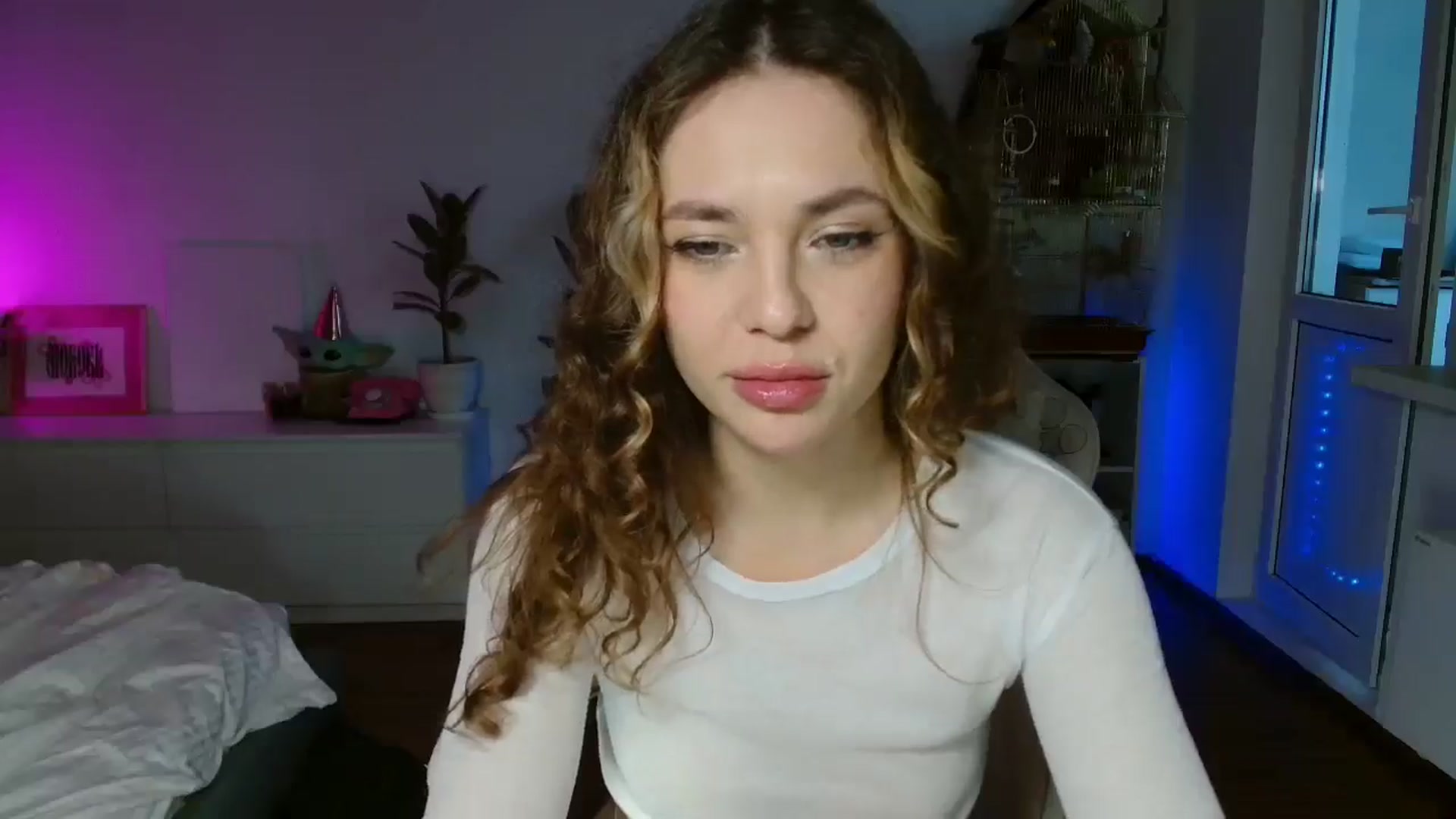 Gallery image thumbnail from FunnyMinni's myfreecams stream on, 12/10/2025, 07:20 image 13 of 20