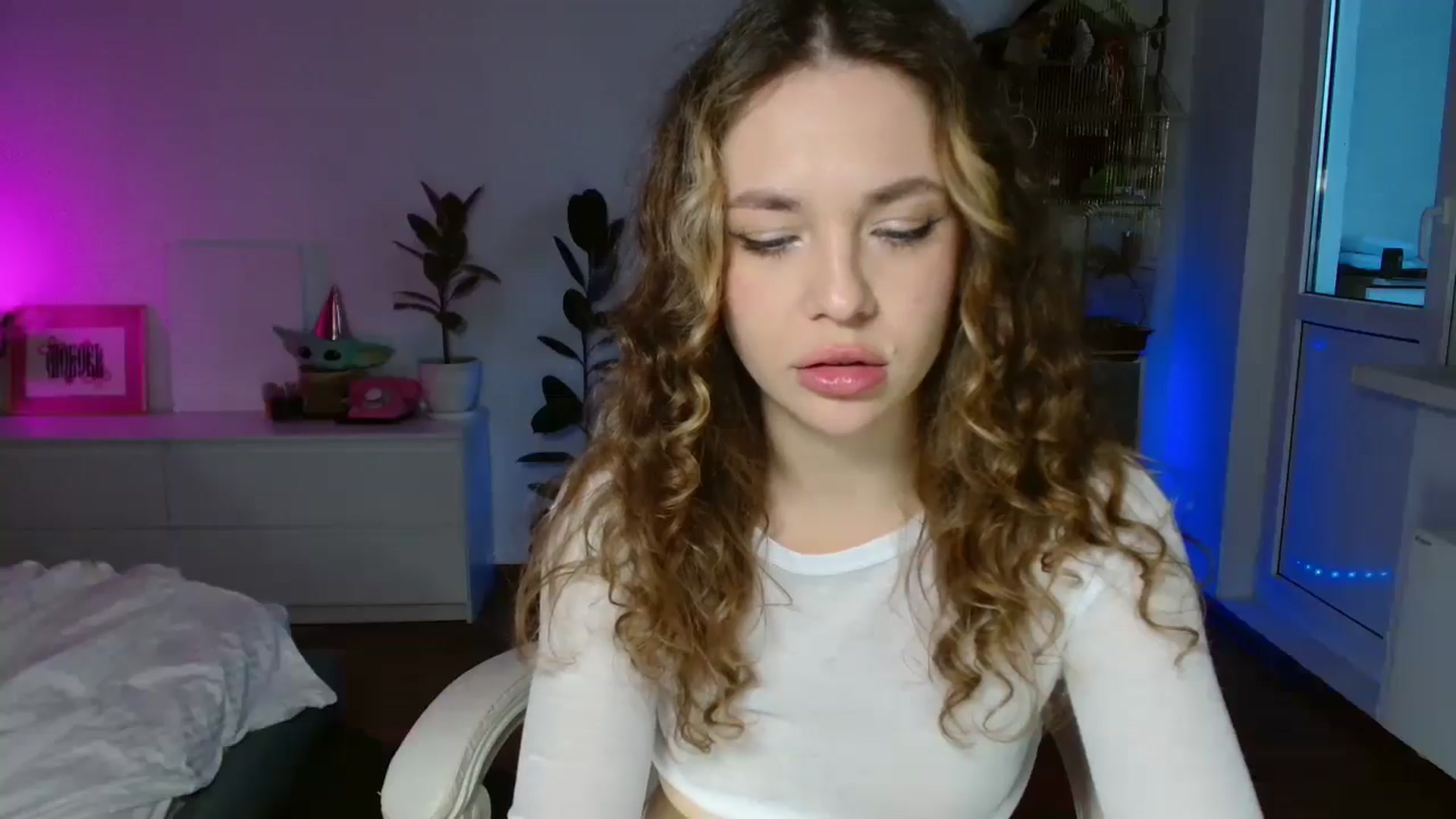 Gallery image thumbnail from FunnyMinni's myfreecams stream on, 12/10/2025, 07:20 image 19 of 20