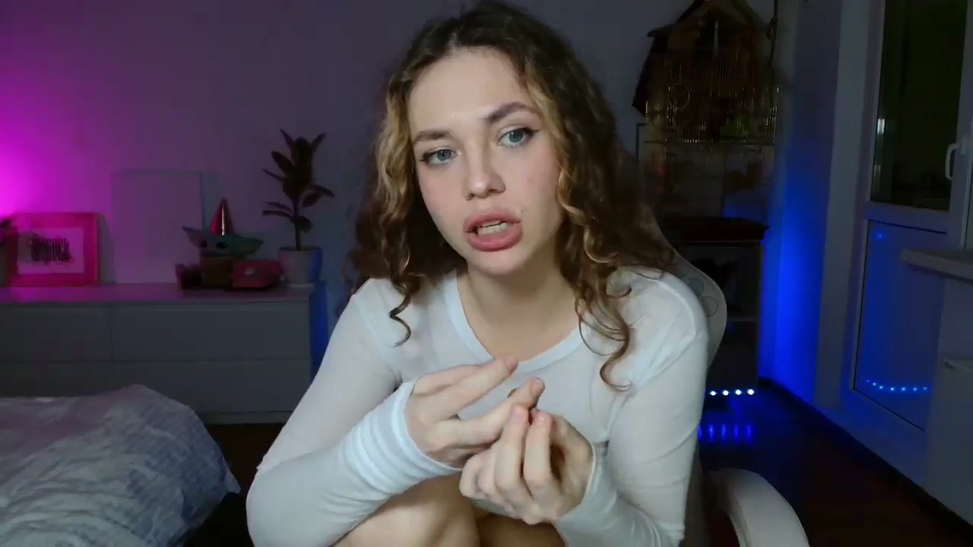 Gallery image thumbnail from FunnyMinni's myfreecams stream on, 12/10/2025, 18:30 image 12 of 20