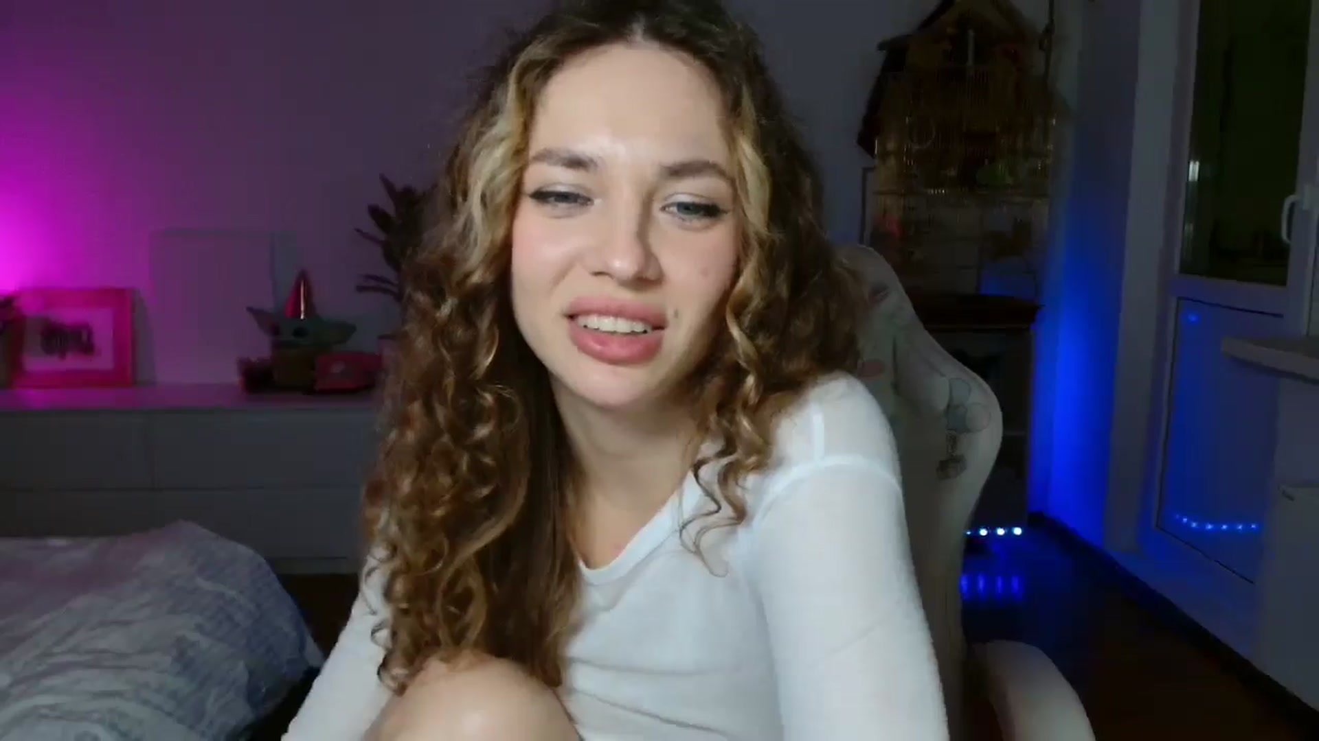 Gallery image thumbnail from FunnyMinni's myfreecams stream on, 12/10/2025, 18:30 image 17 of 20
