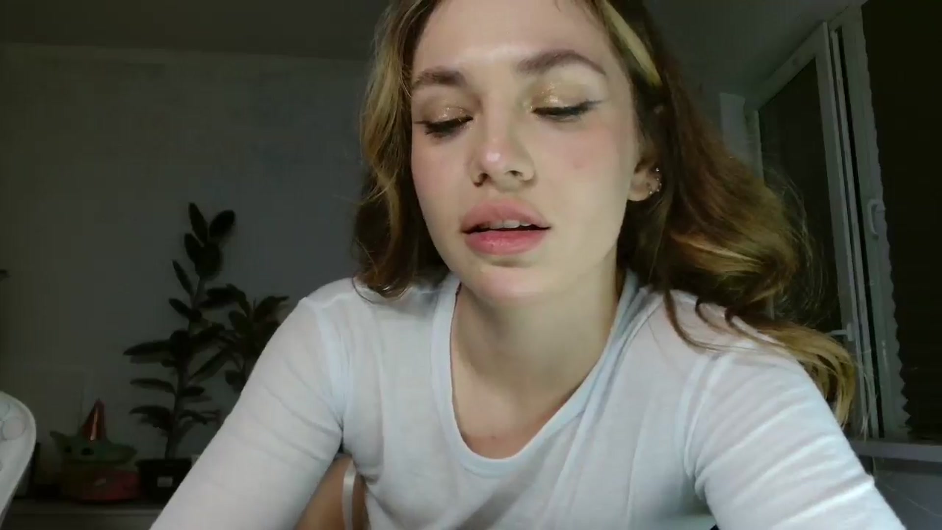 Gallery image thumbnail from FunnyMinni's myfreecams stream on, 12/16/2025, 20:24 image 11 of 20