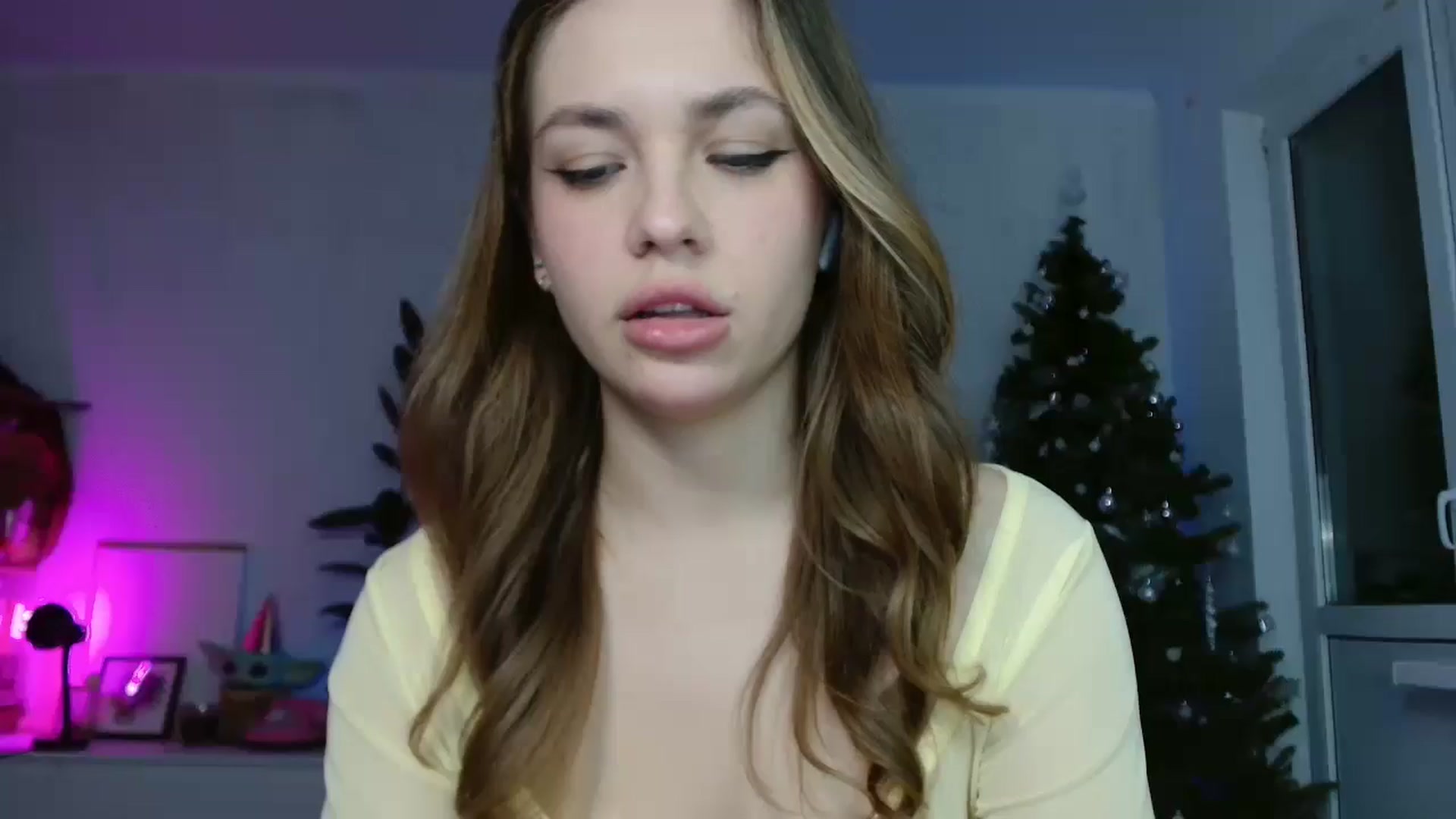 Gallery image thumbnail from FunnyMinni's myfreecams stream on, 12/17/2025, 20:25 image 11 of 20