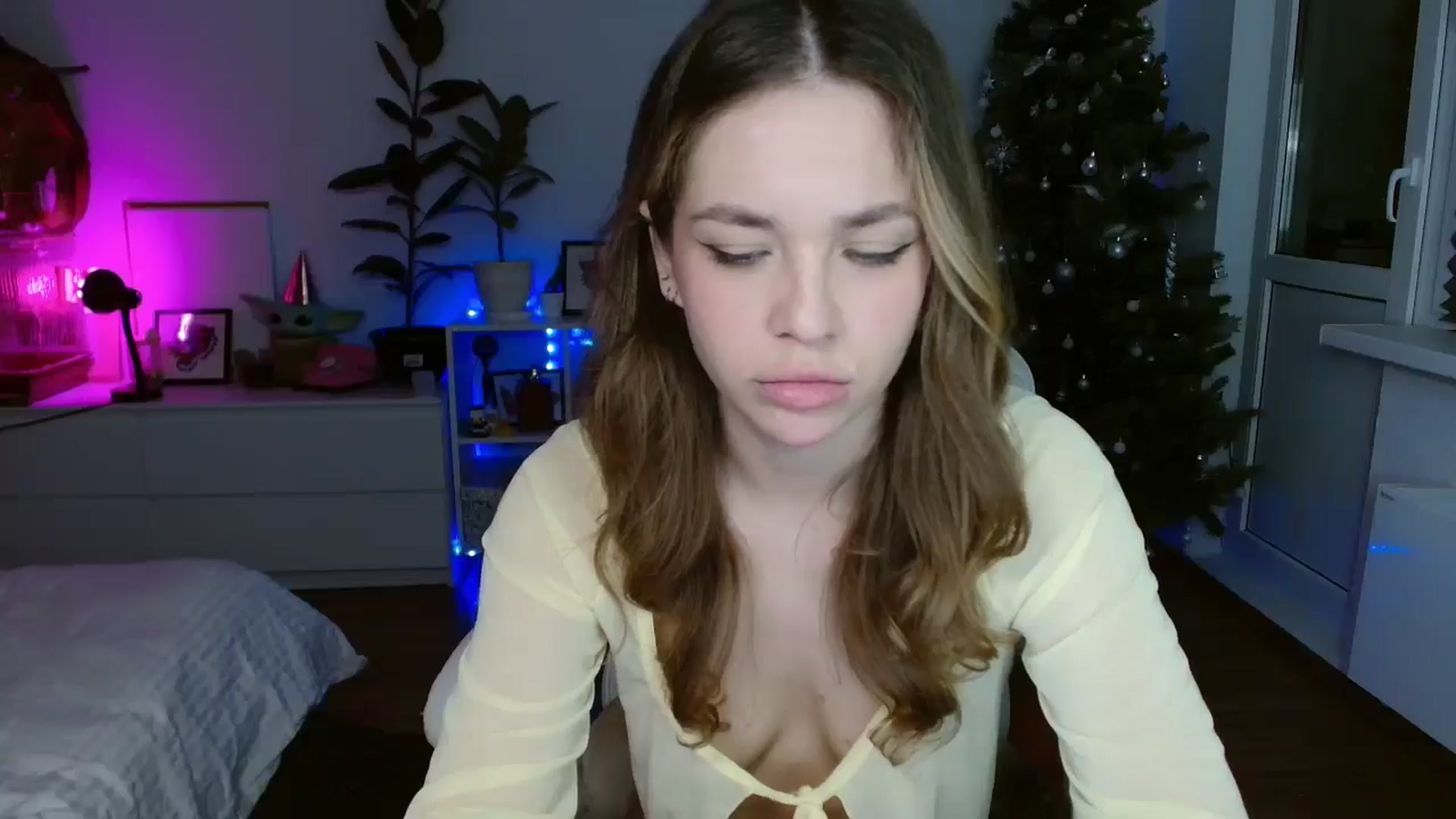 Gallery image thumbnail from FunnyMinni's myfreecams stream on, 12/17/2025, 20:25 image 7 of 20