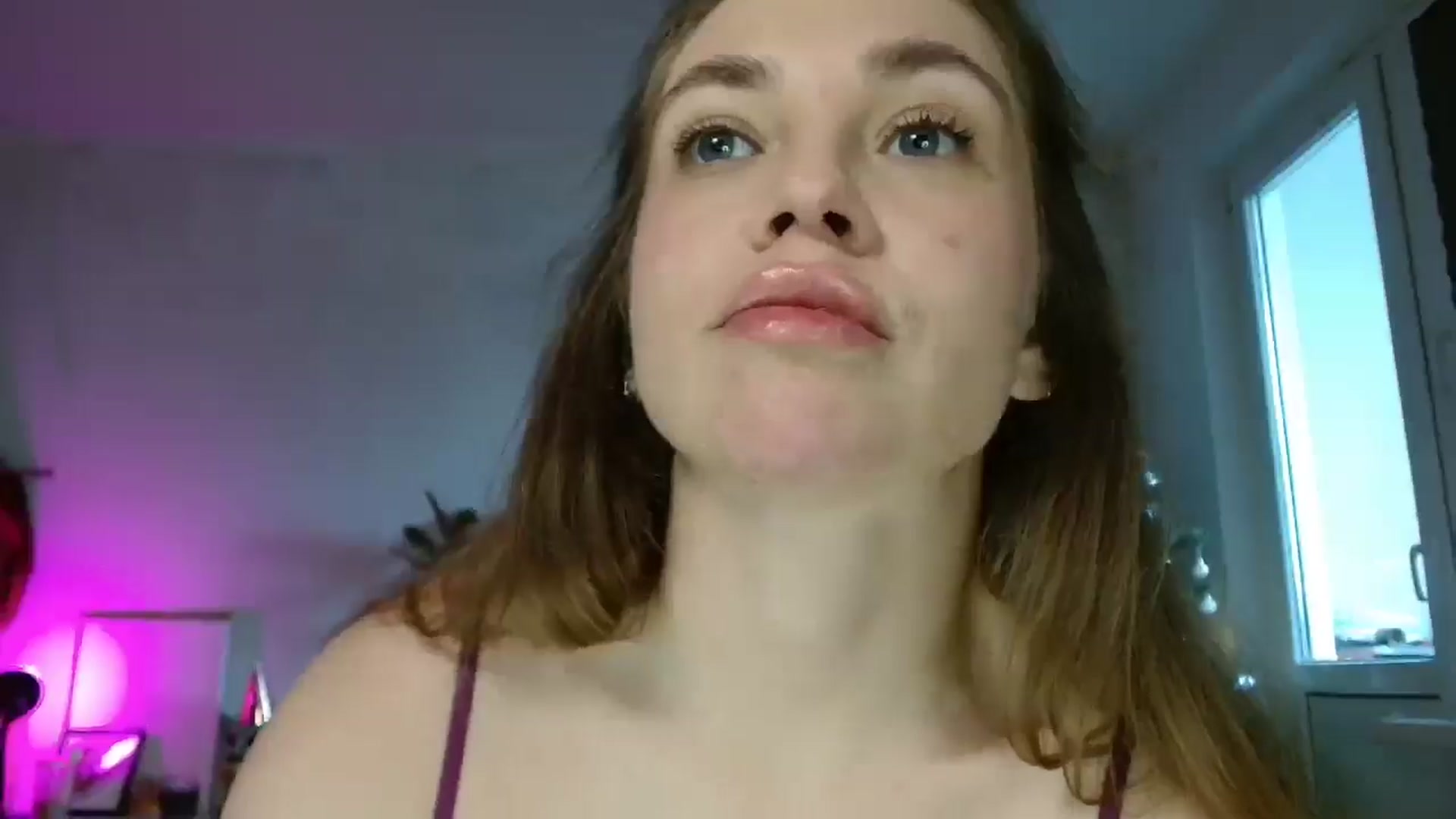 Gallery image thumbnail from FunnyMinni's myfreecams stream on, 12/19/2025, 08:14 image 16 of 20