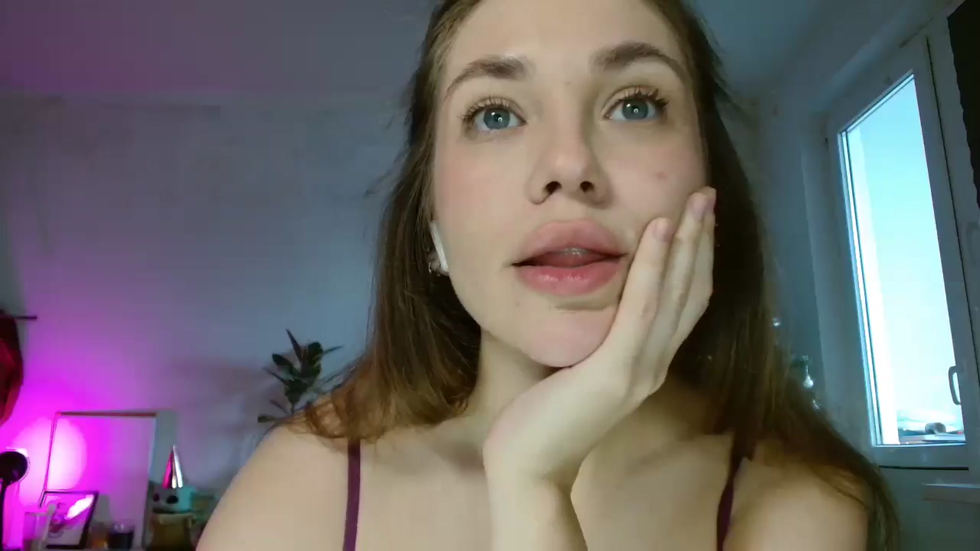 Gallery image thumbnail from FunnyMinni's myfreecams stream on, 12/19/2025, 08:14 image 15 of 20
