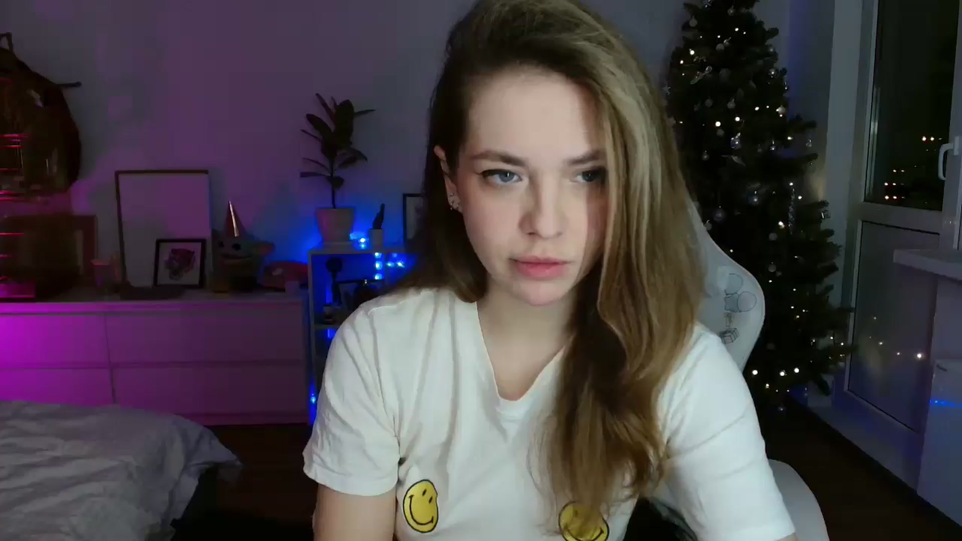 Gallery image thumbnail from FunnyMinni's myfreecams stream on, 12/23/2025, 20:48 image 12 of 20