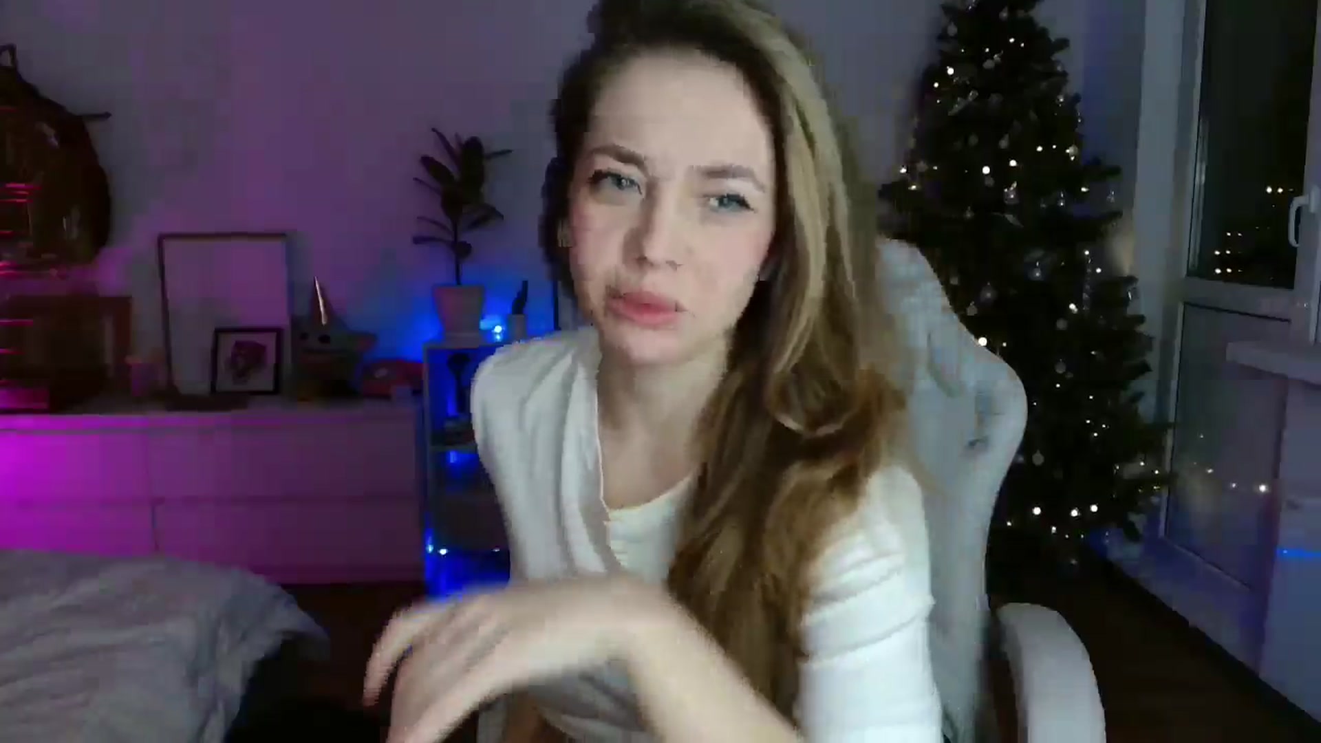 Gallery image thumbnail from FunnyMinni's myfreecams stream on, 12/23/2025, 20:48 image 9 of 20