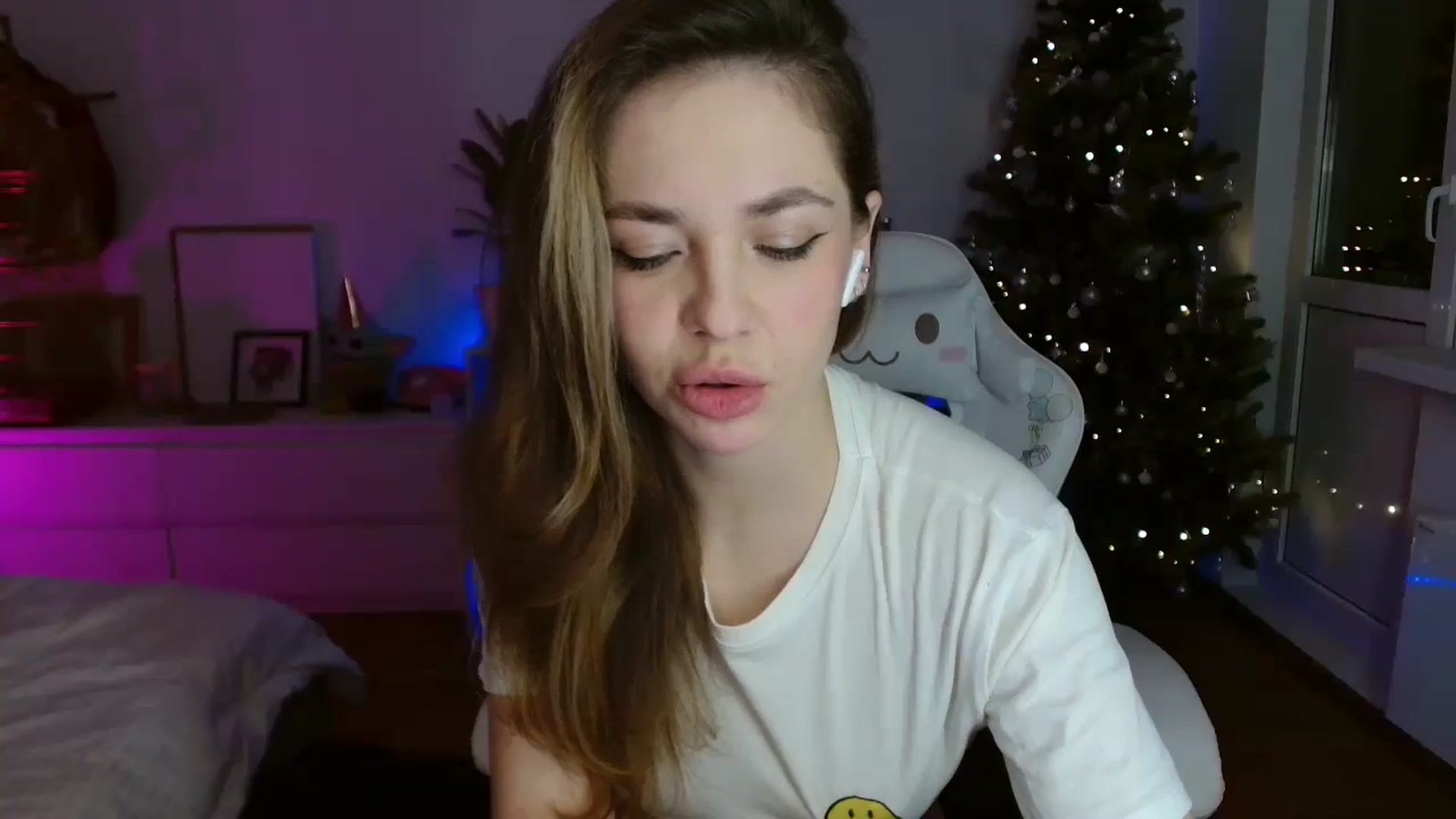 Gallery image thumbnail from FunnyMinni's myfreecams stream on, 12/23/2025, 20:48 image 7 of 20