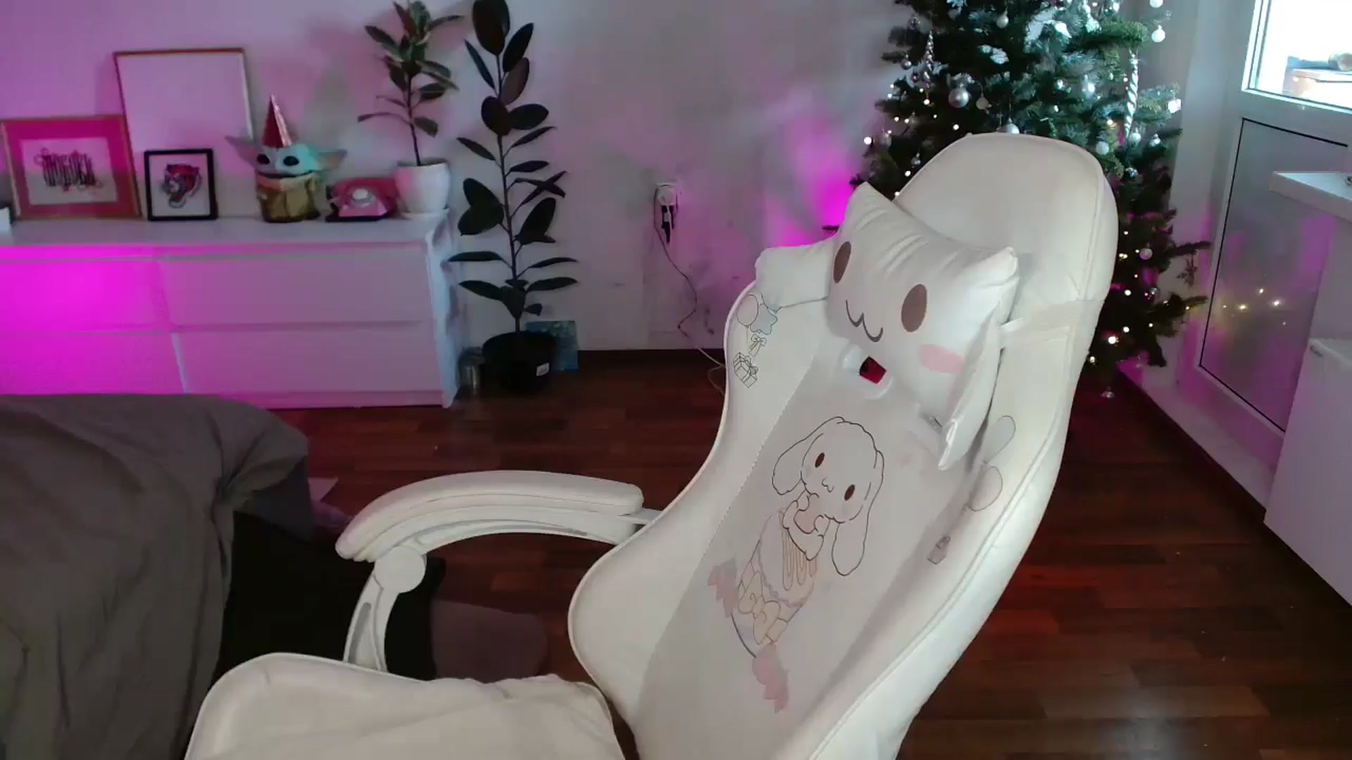 Gallery image thumbnail from FunnyMinni's myfreecams stream on, 12/28/2025, 08:47 image 7 of 20