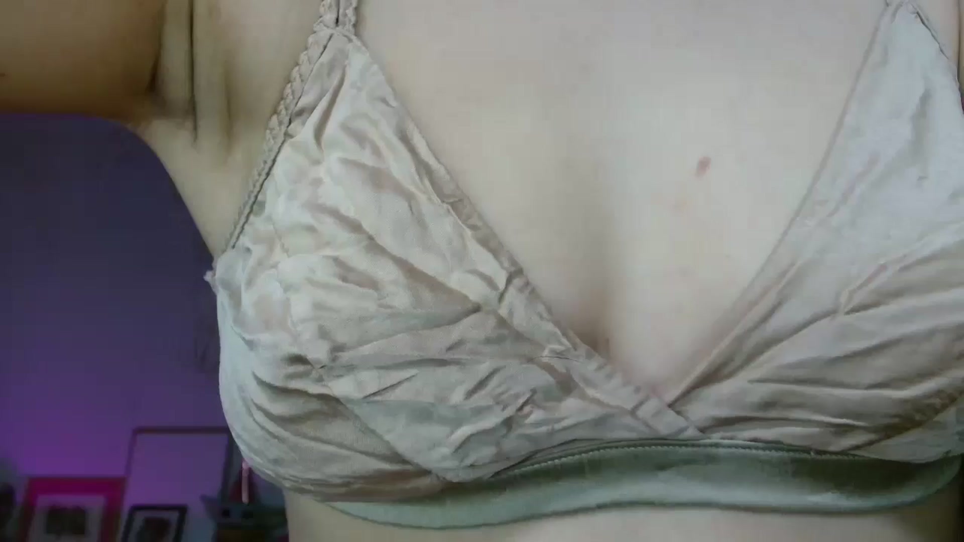 Gallery image thumbnail from FunnyMinni's myfreecams stream on, 12/28/2025, 20:10 image 19 of 20