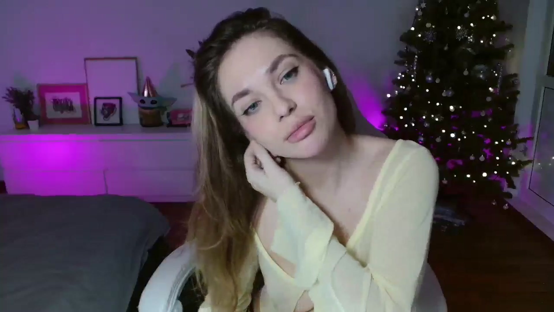 Gallery image thumbnail from FunnyMinni's myfreecams stream on, 12/29/2025, 20:42 image 15 of 20