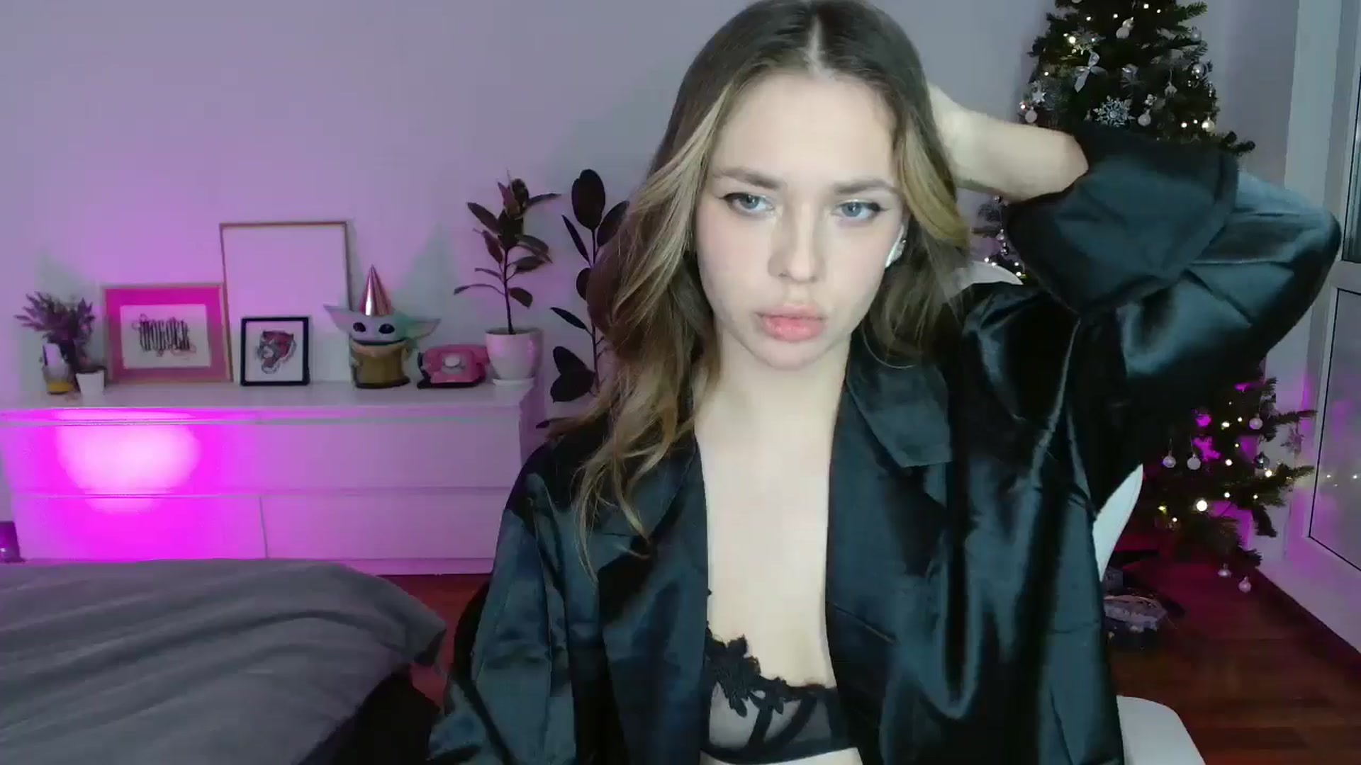 Gallery image thumbnail from FunnyMinni's myfreecams stream on, 12/30/2025, 19:08 image 20 of 20