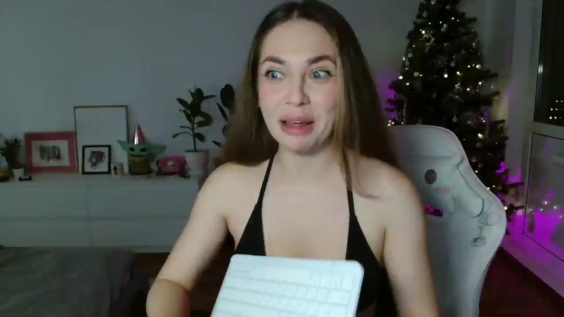 Gallery image thumbnail from FunnyMinni's myfreecams stream on, 01/03/2026, 18:44 image 5 of 20