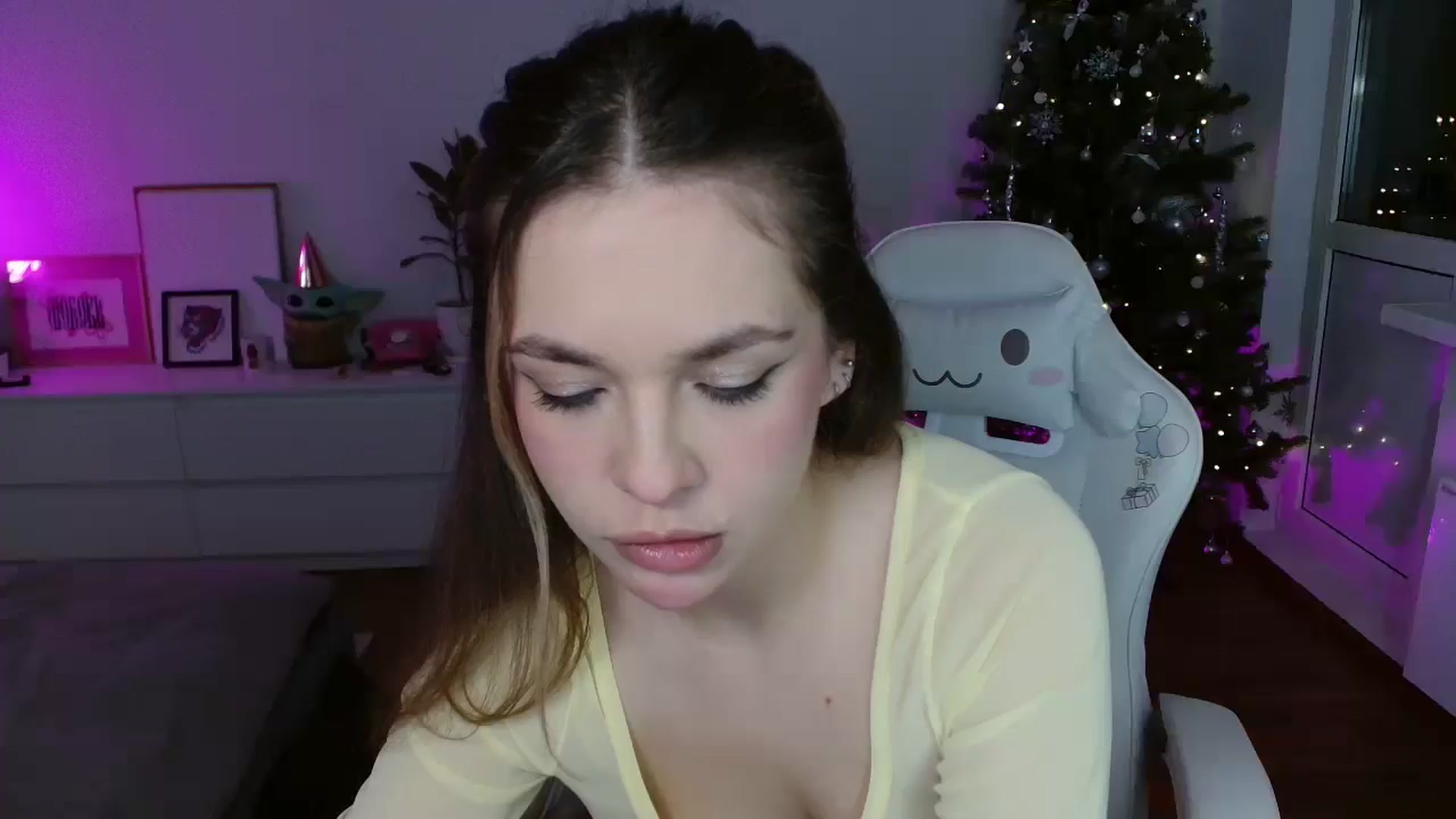 Gallery image thumbnail from FunnyMinni's myfreecams stream on, 01/05/2026, 19:00 image 3 of 20