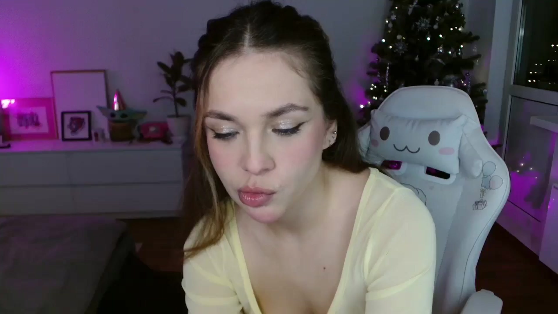 Gallery image thumbnail from FunnyMinni's myfreecams stream on, 01/05/2026, 19:00 image 2 of 20