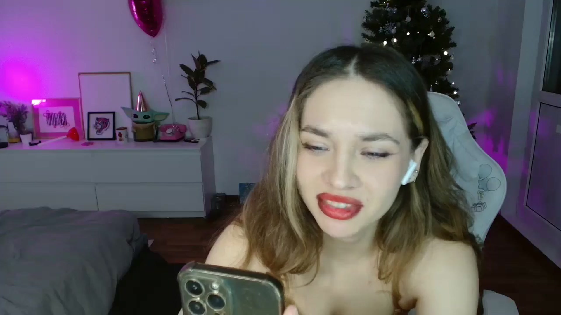 Gallery image thumbnail from FunnyMinni's myfreecams stream on, 01/09/2026, 19:04 image 12 of 20