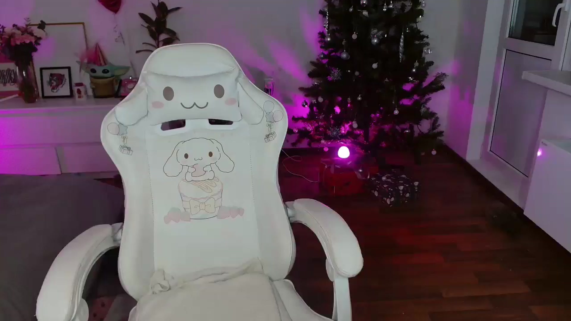 Gallery image thumbnail from FunnyMinni's myfreecams stream on, 01/13/2026, 19:07 image 12 of 20