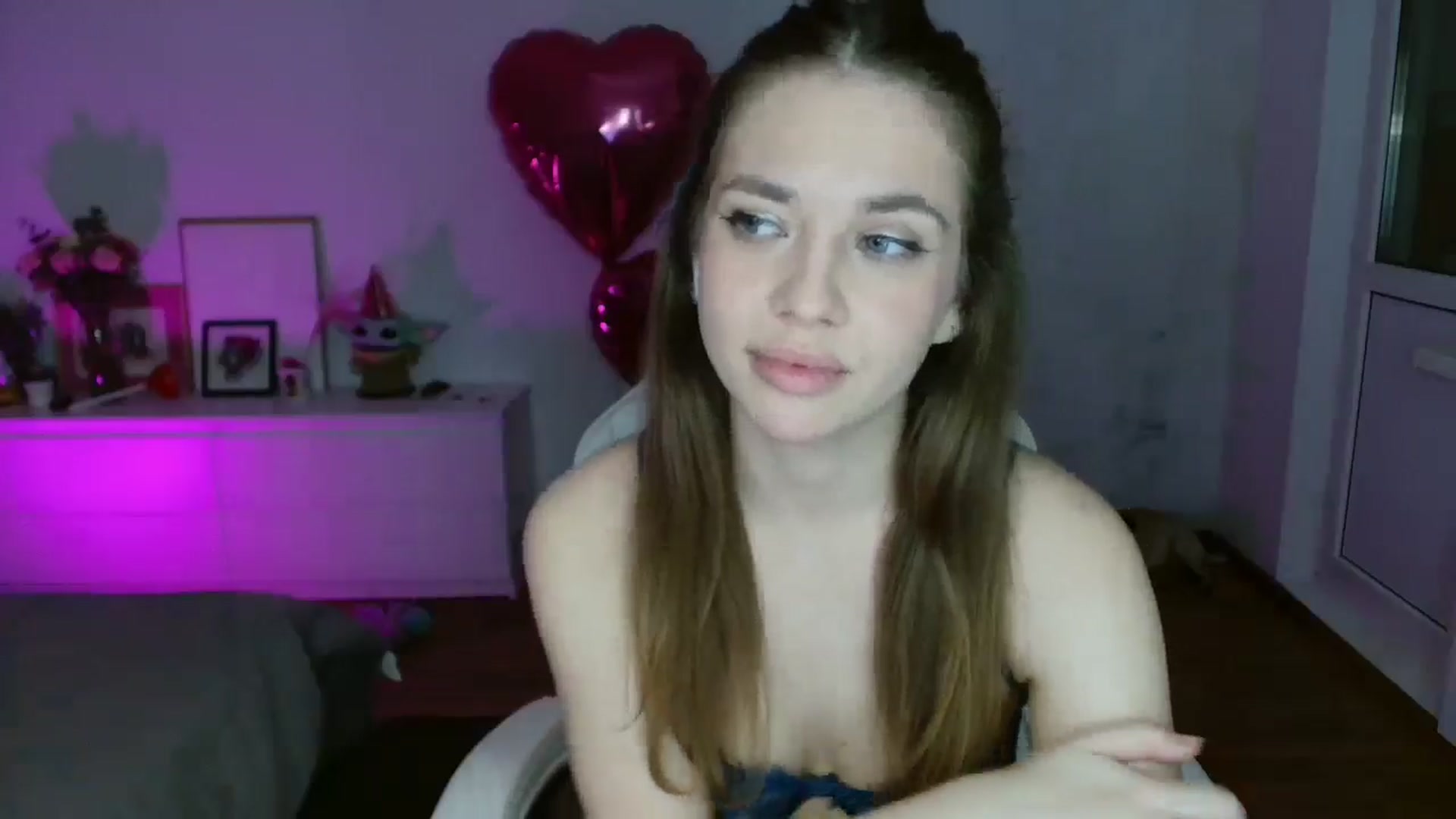 Gallery image thumbnail from FunnyMinni's myfreecams stream on, 01/14/2026, 21:19 image 17 of 20