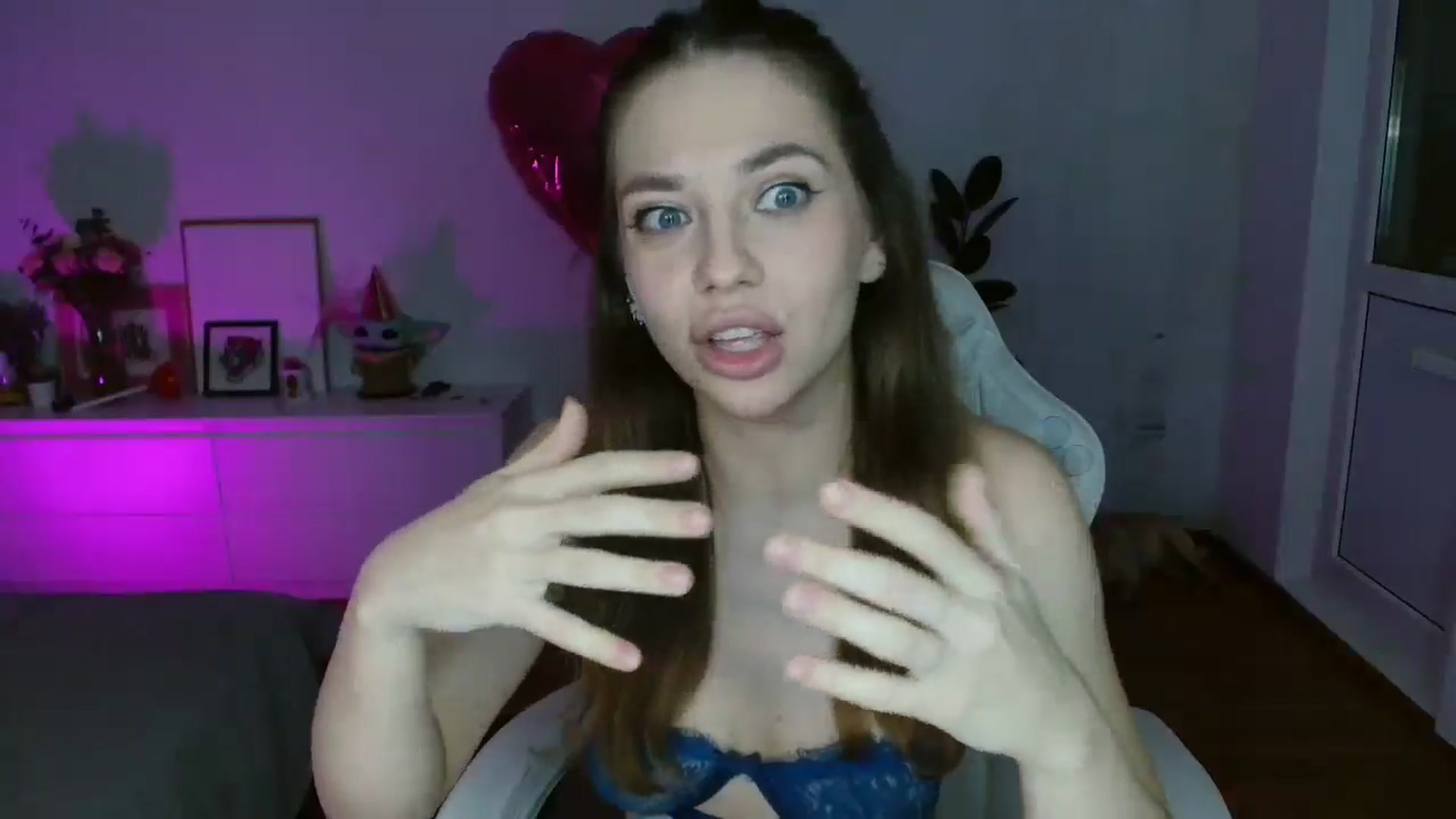 Gallery image thumbnail from FunnyMinni's myfreecams stream on, 01/14/2026, 21:19 image 13 of 20
