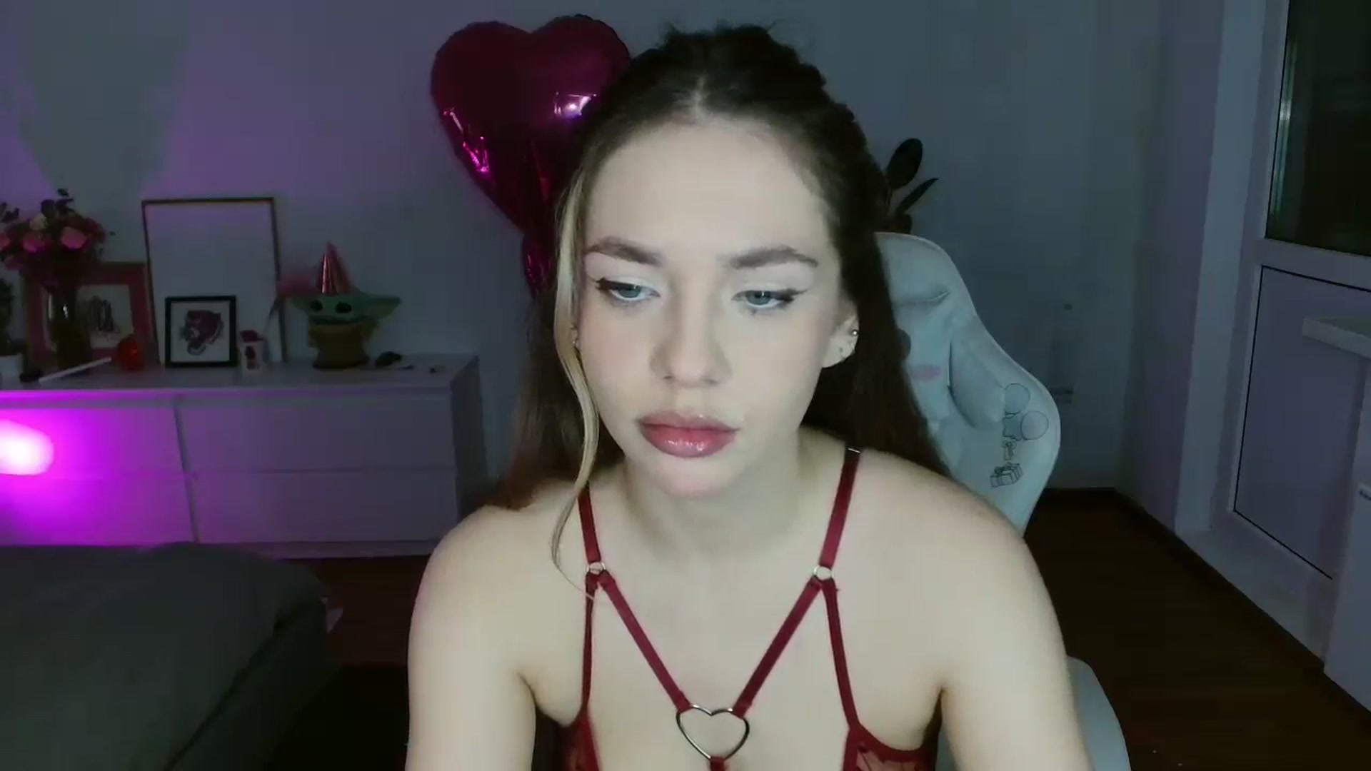 Gallery image thumbnail from FunnyMinni's myfreecams stream on, 01/15/2026, 19:31 image 16 of 20