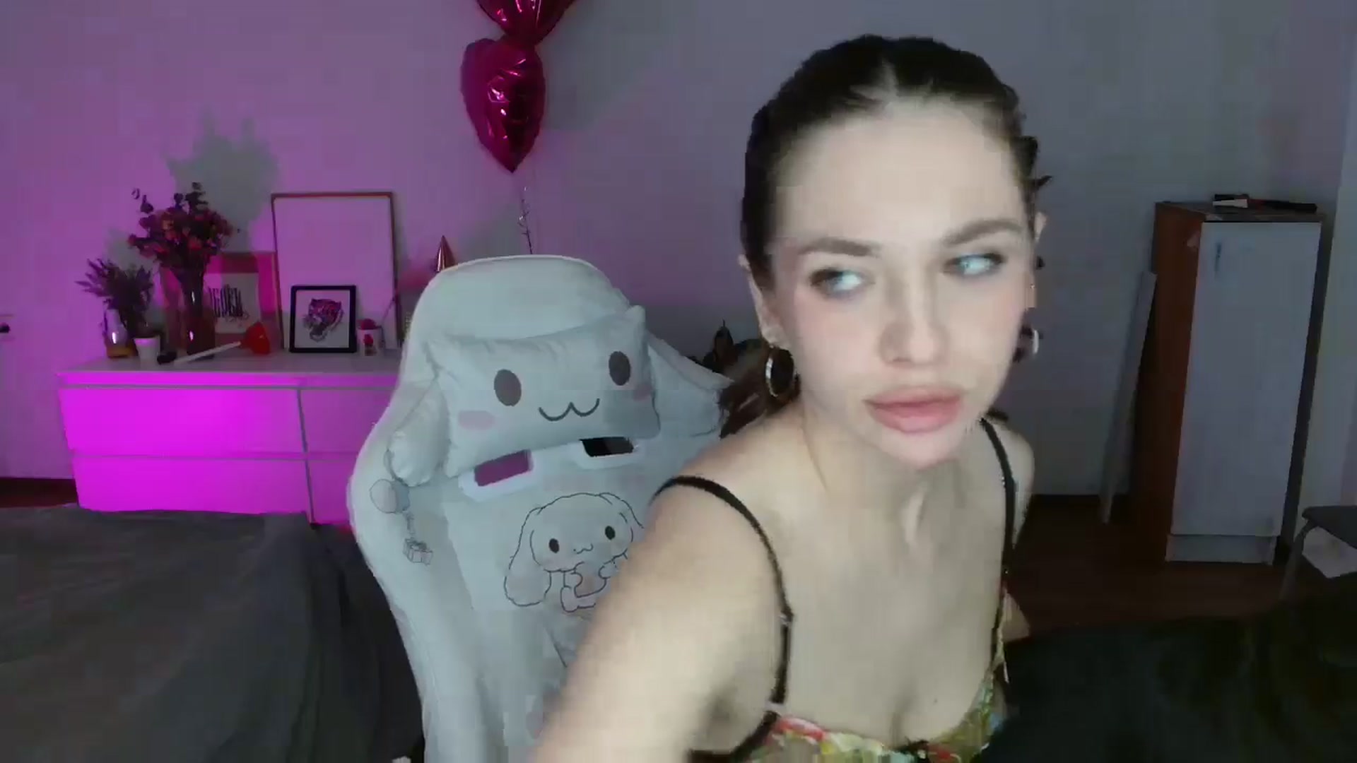 Gallery image thumbnail from FunnyMinni's myfreecams stream on, 01/20/2026, 18:52 image 3 of 20