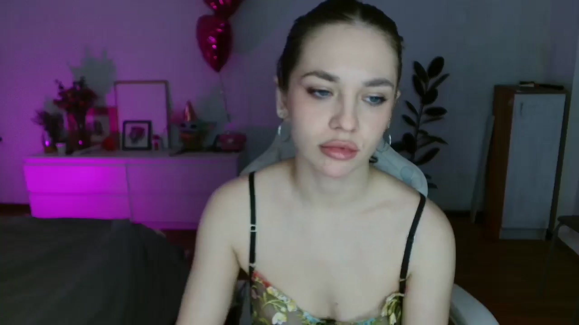 Gallery image thumbnail from FunnyMinni's myfreecams stream on, 01/20/2026, 18:52 image 4 of 20