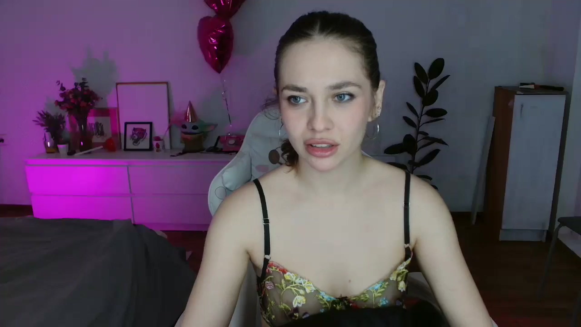 Gallery image thumbnail from FunnyMinni's myfreecams stream on, 01/20/2026, 18:52 image 2 of 20