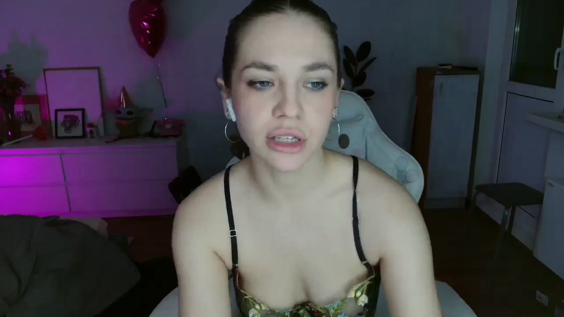 Gallery image thumbnail from FunnyMinni's myfreecams stream on, 01/20/2026, 19:35 image 9 of 20