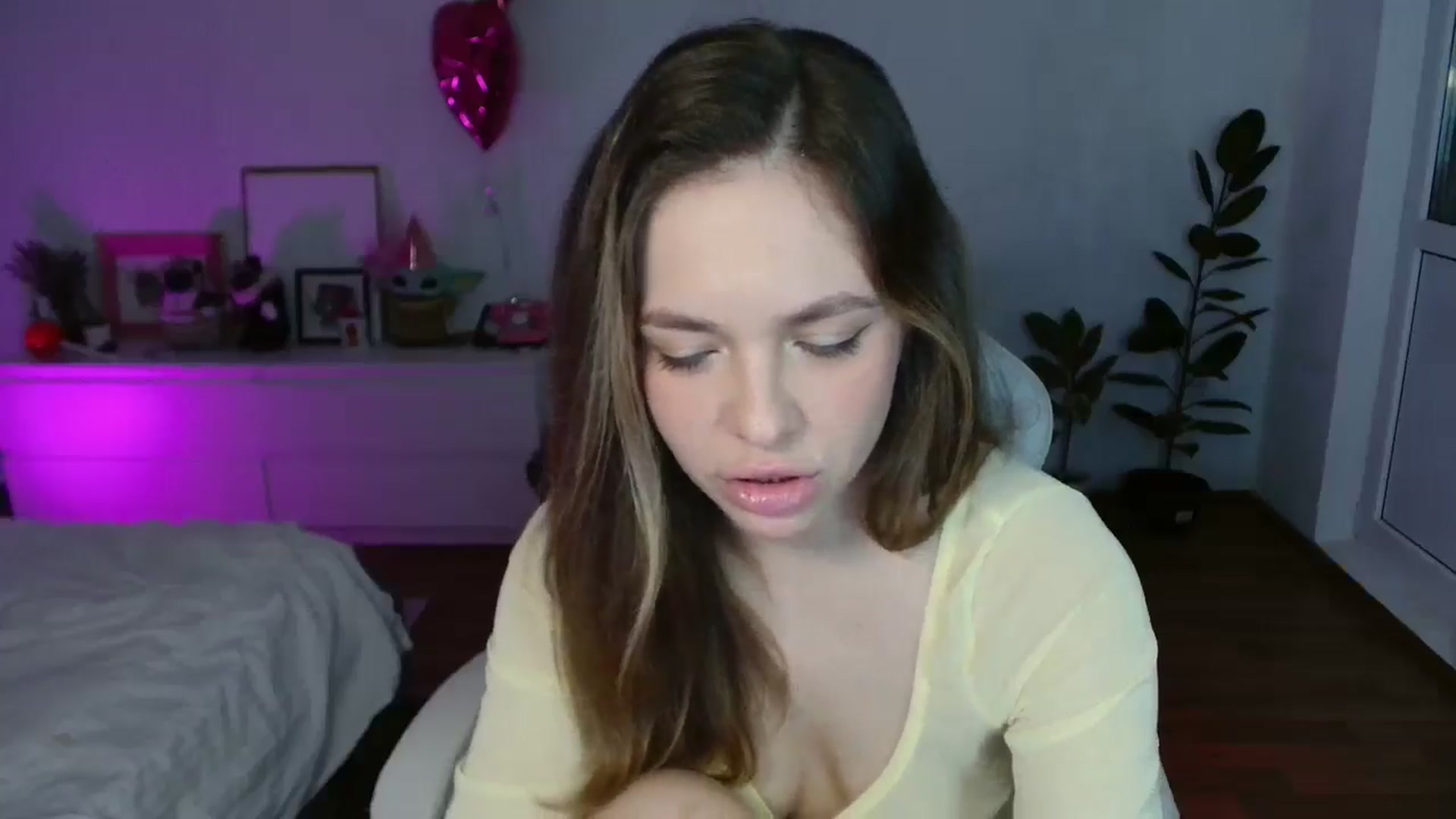 Gallery image thumbnail from FunnyMinni's myfreecams stream on, 02/05/2026, 19:33 image 16 of 20