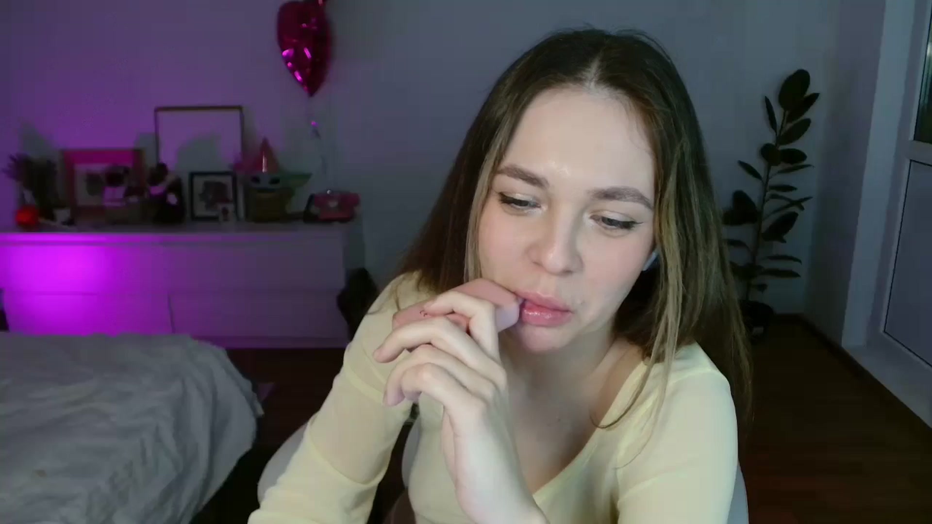 Gallery image thumbnail from FunnyMinni's myfreecams stream on, 02/05/2026, 19:33 image 17 of 20
