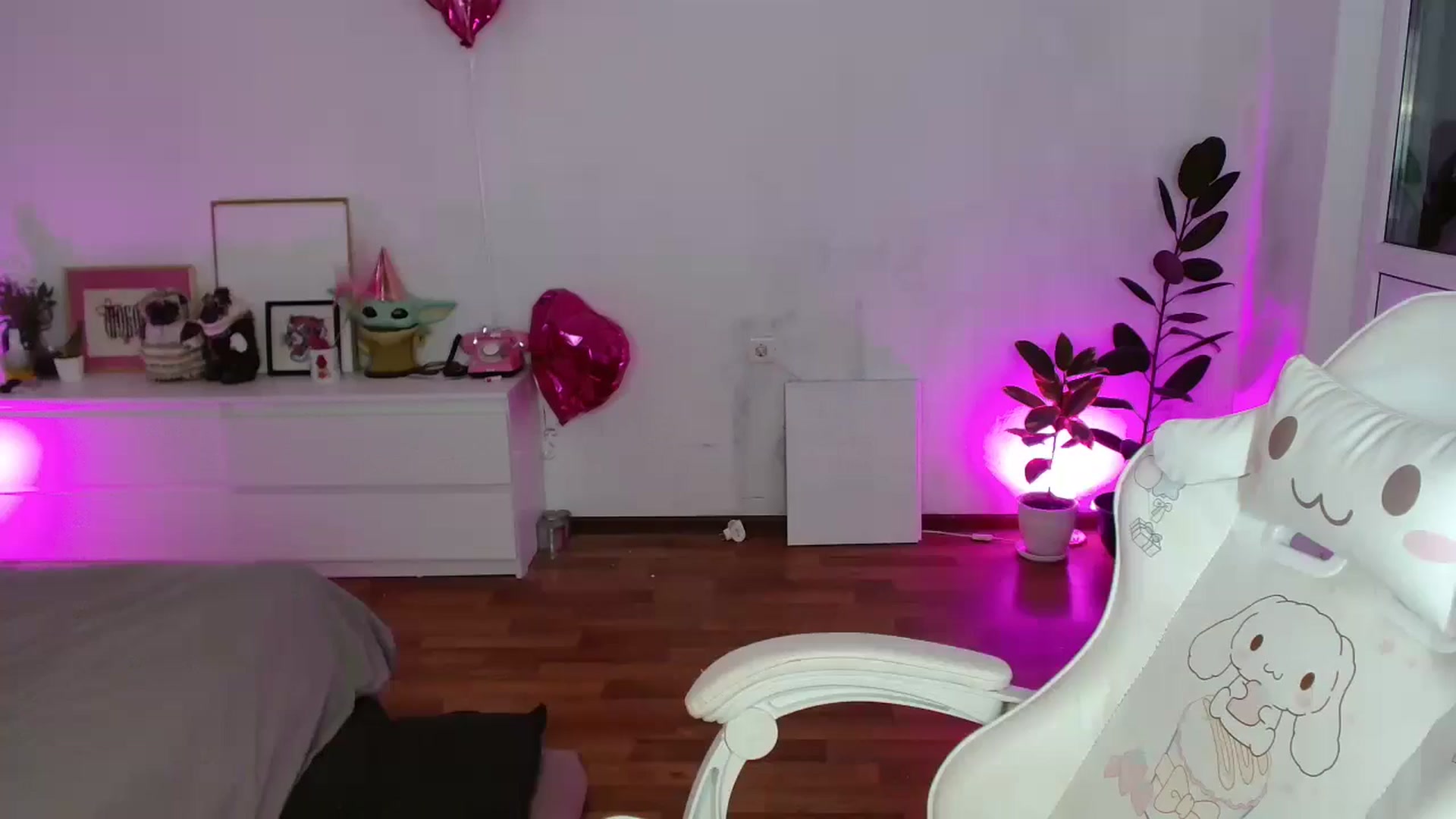 Gallery image thumbnail from FunnyMinni's myfreecams stream on, 02/09/2026, 19:06 image 1 of 20